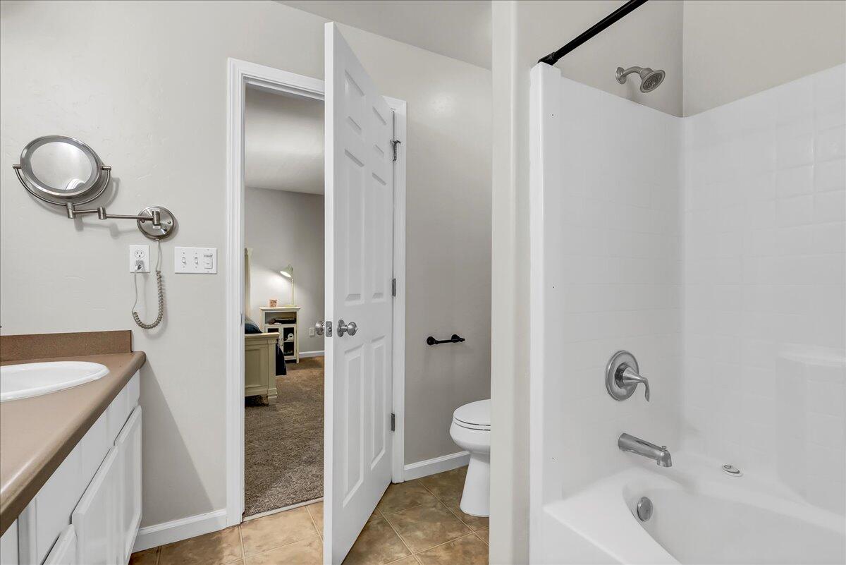 3038 N Linda Vista Court