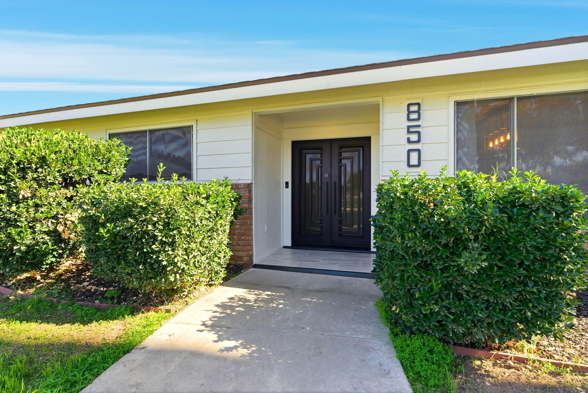 850 W Palmer Circle