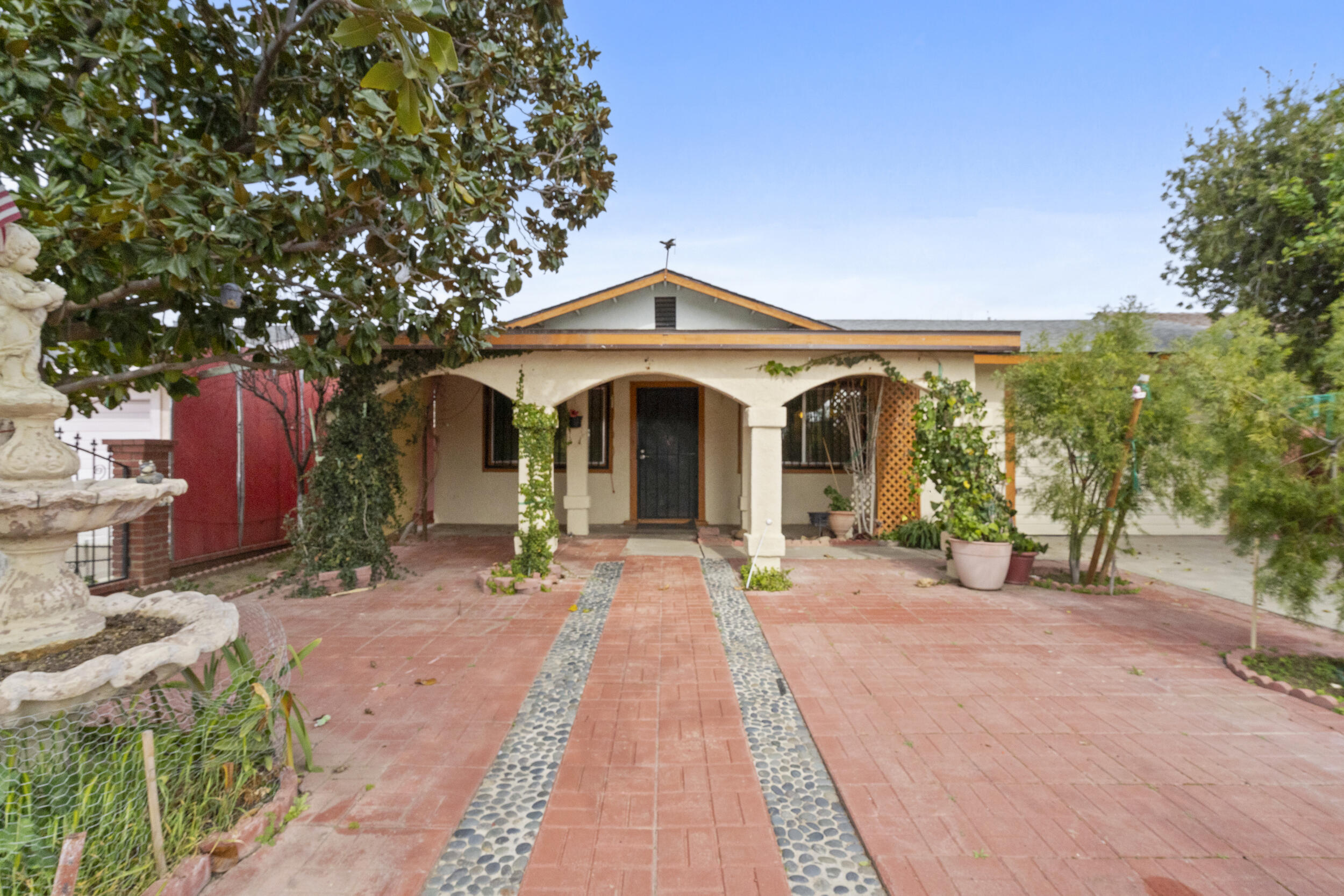309 E Kern Street