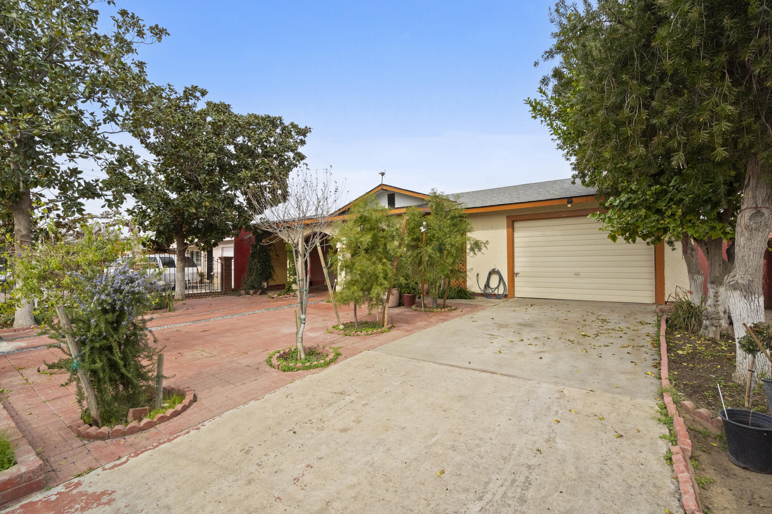 309 E Kern Street