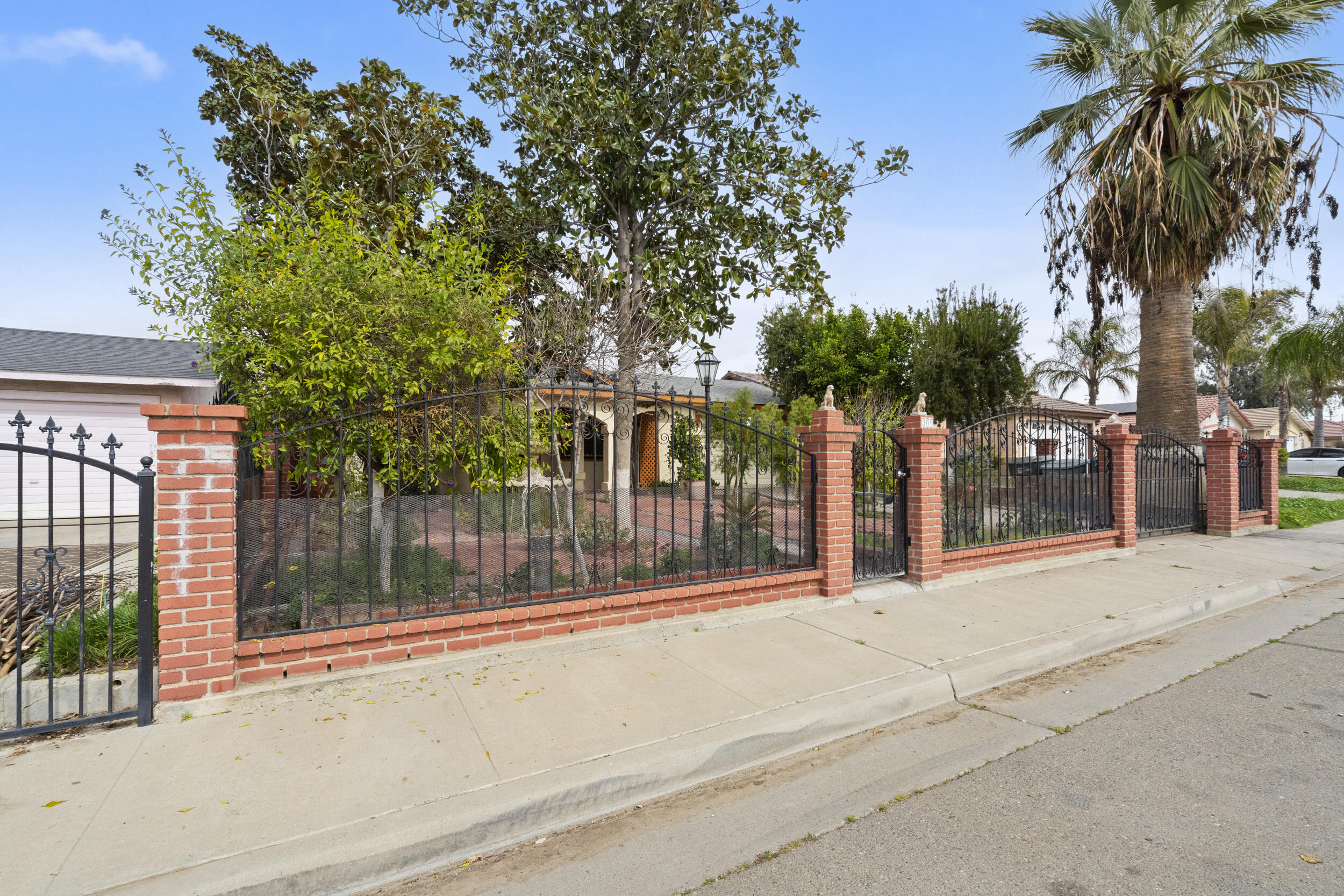 309 E Kern Street