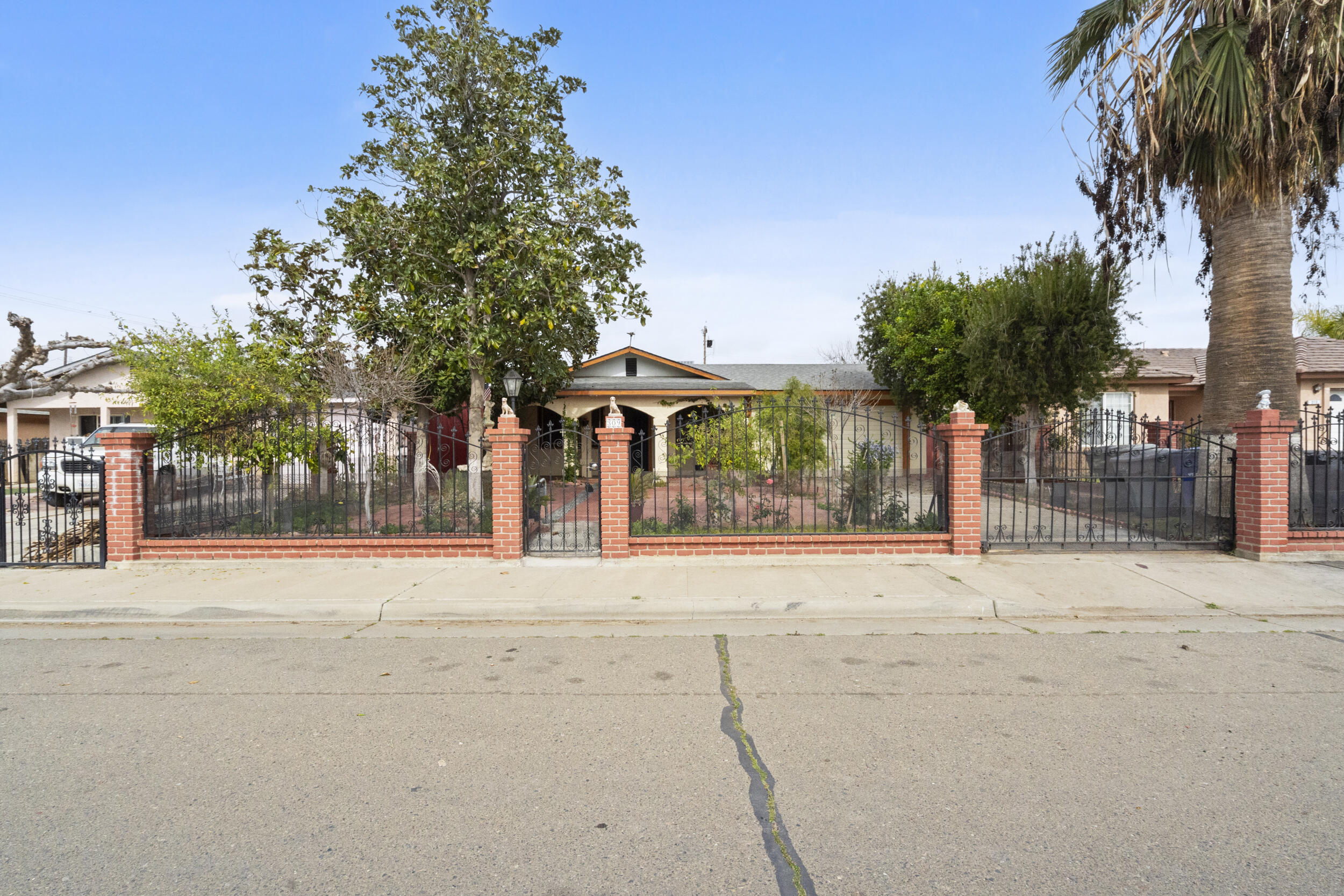 309 E Kern Street
