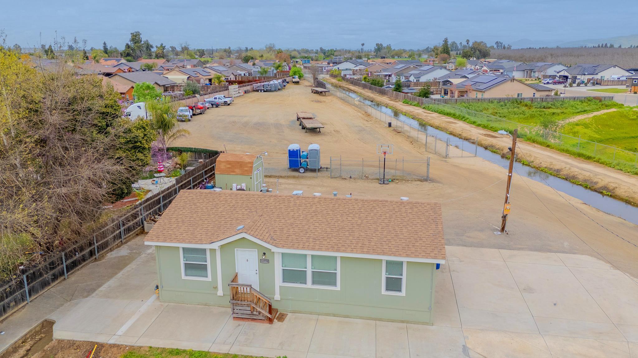 12770 Avenue 320