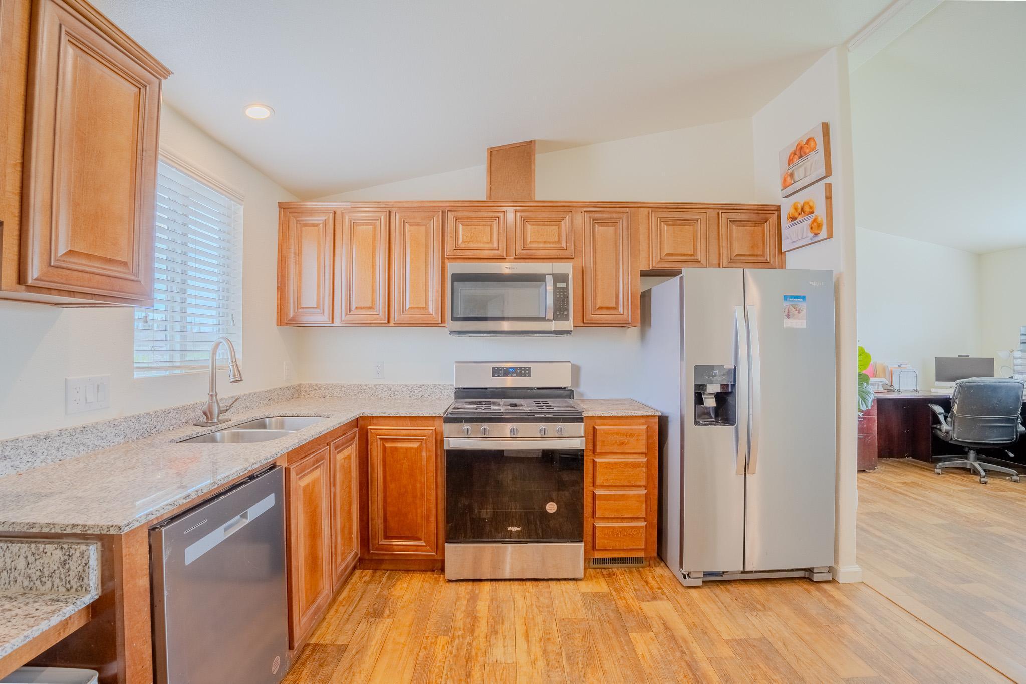 12770 Avenue 320
