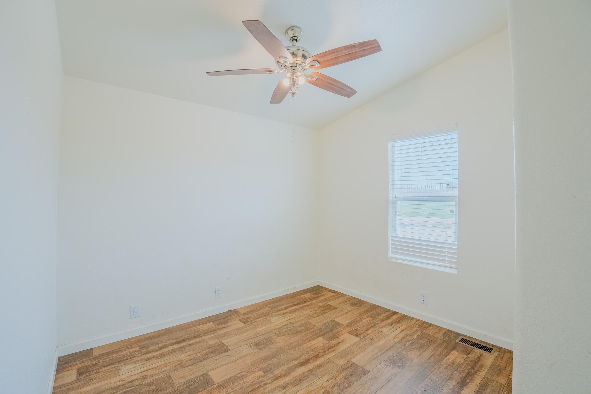 12770 Avenue 320
