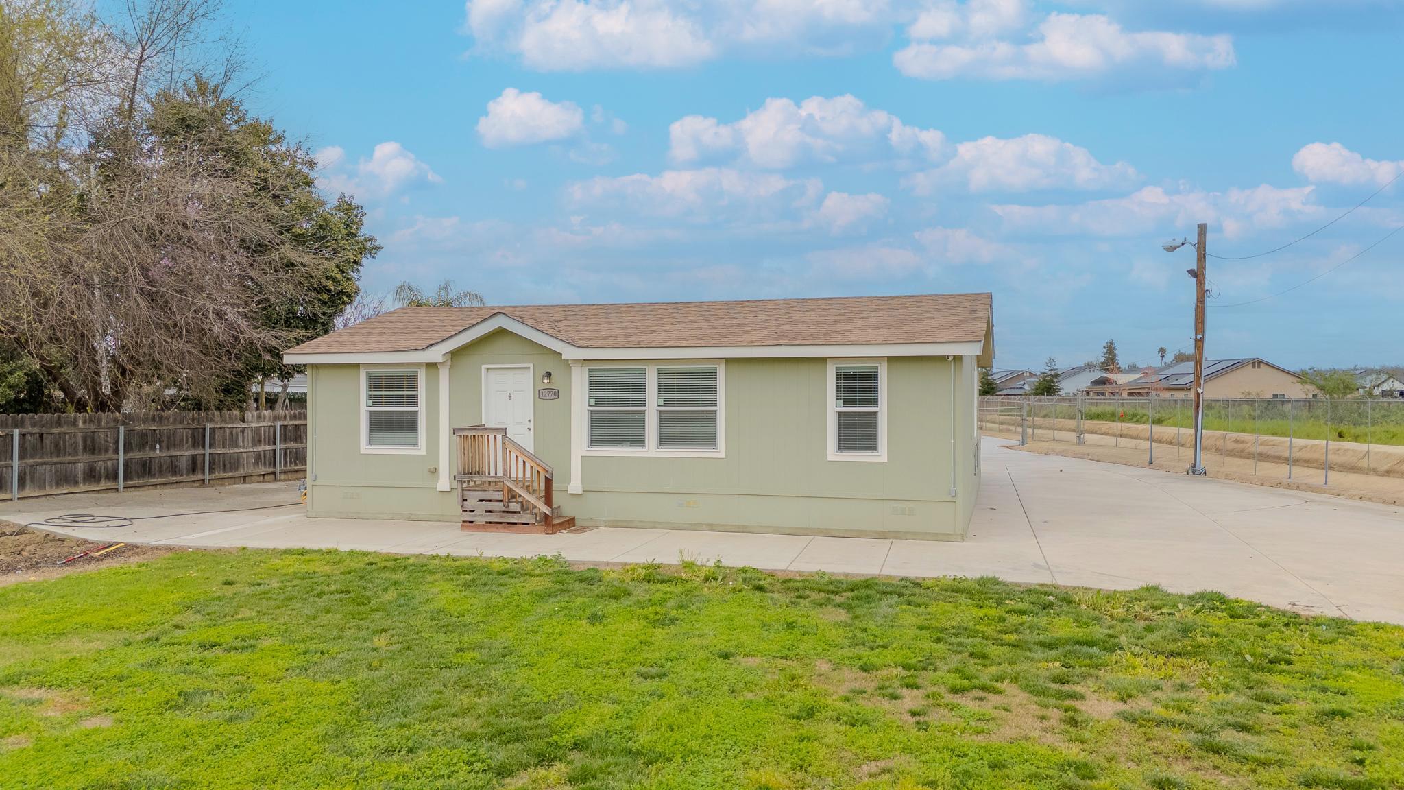 12770 Avenue 320