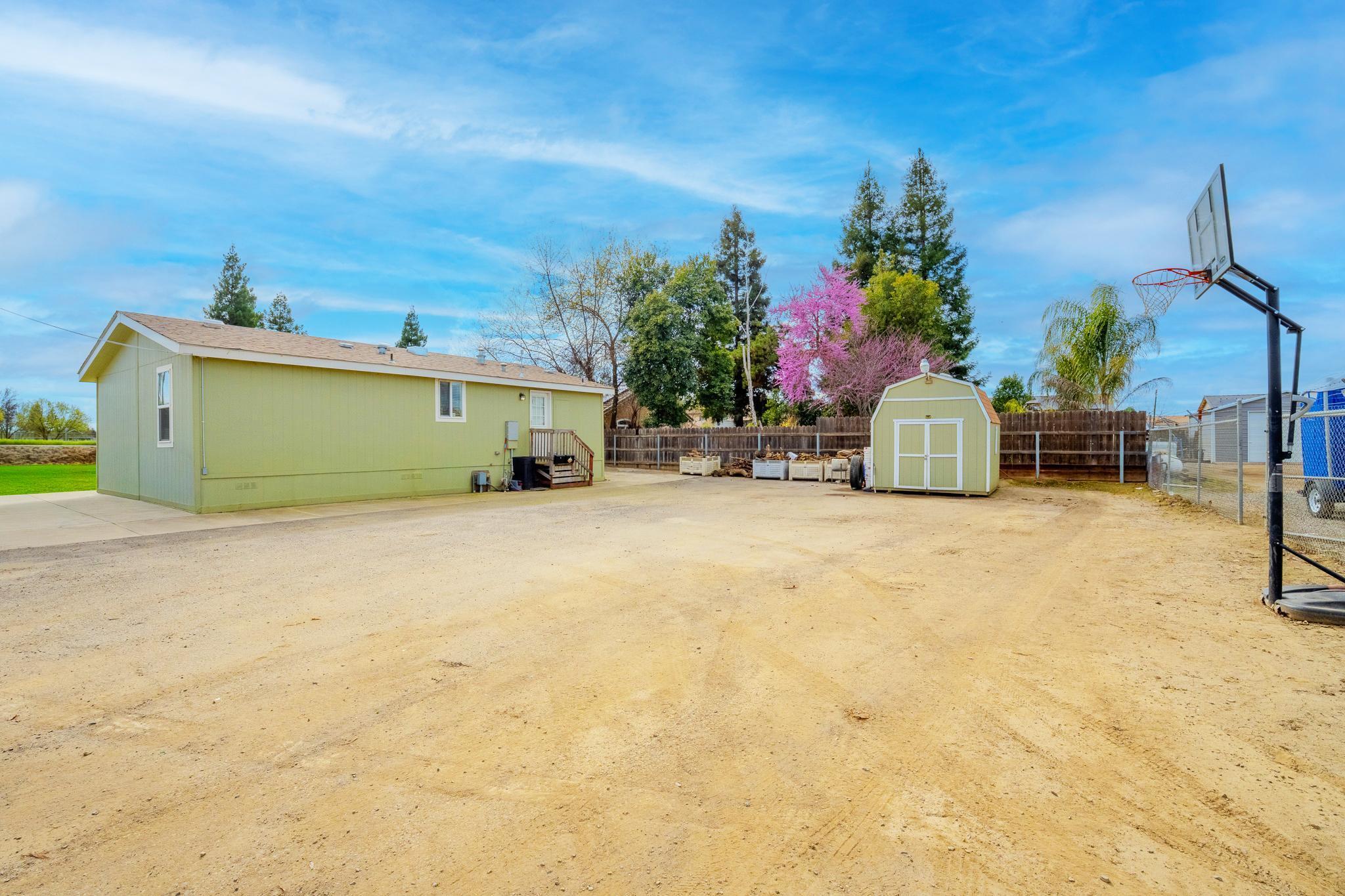 12770 Avenue 320