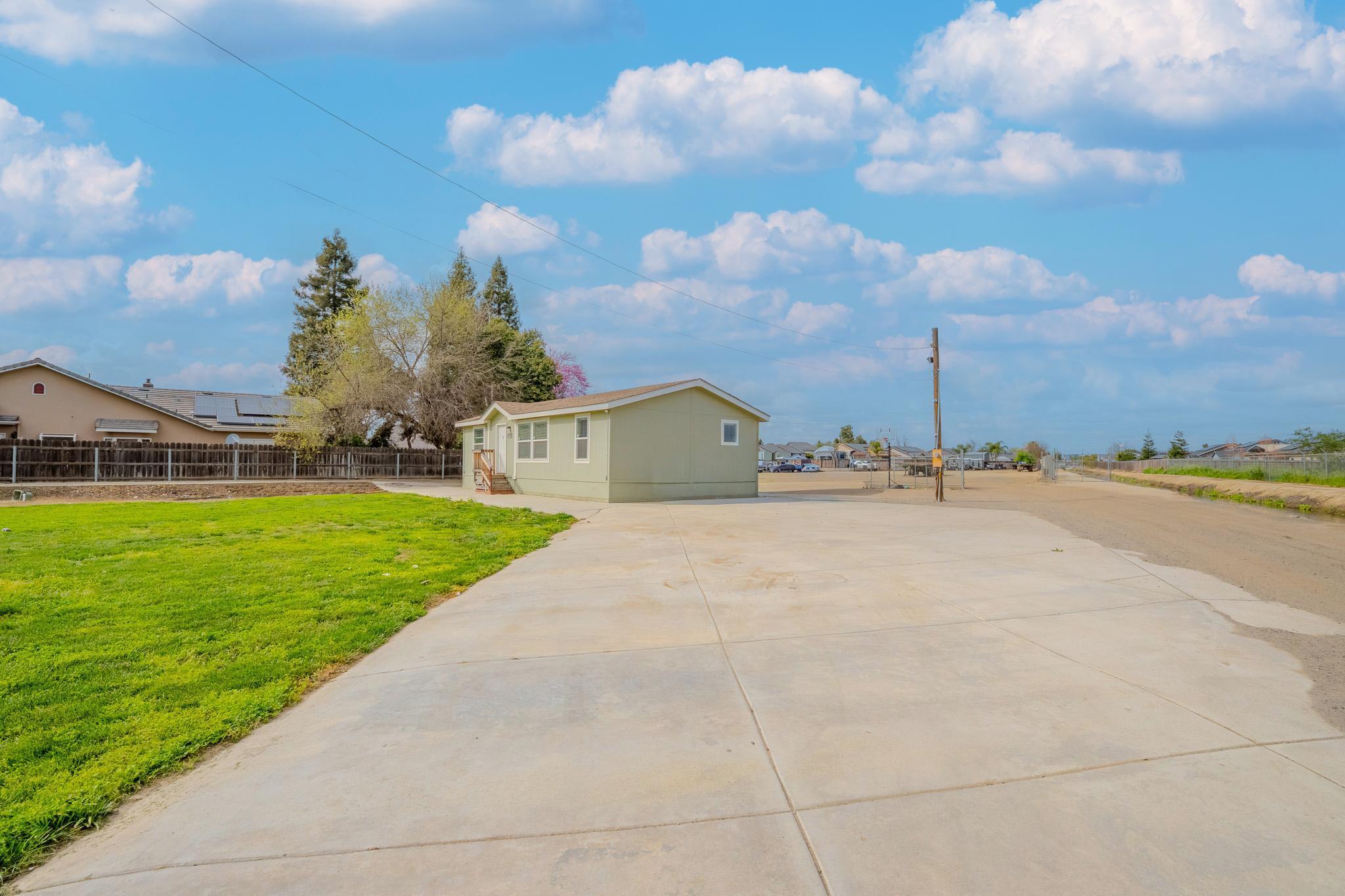 12770 Avenue 320