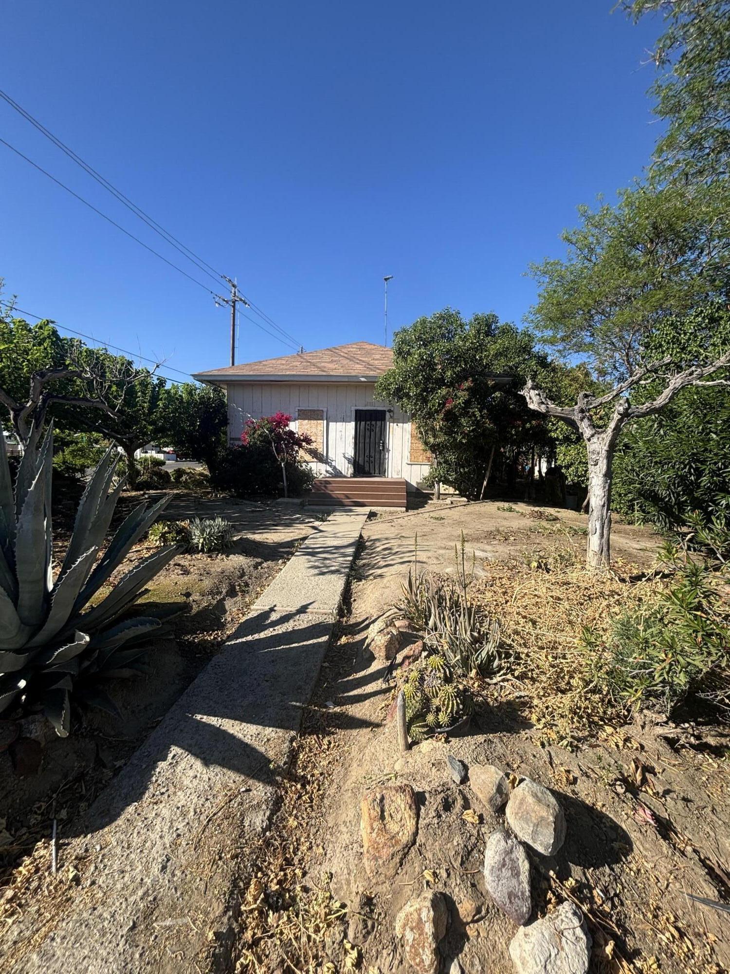 301 E Merced Street