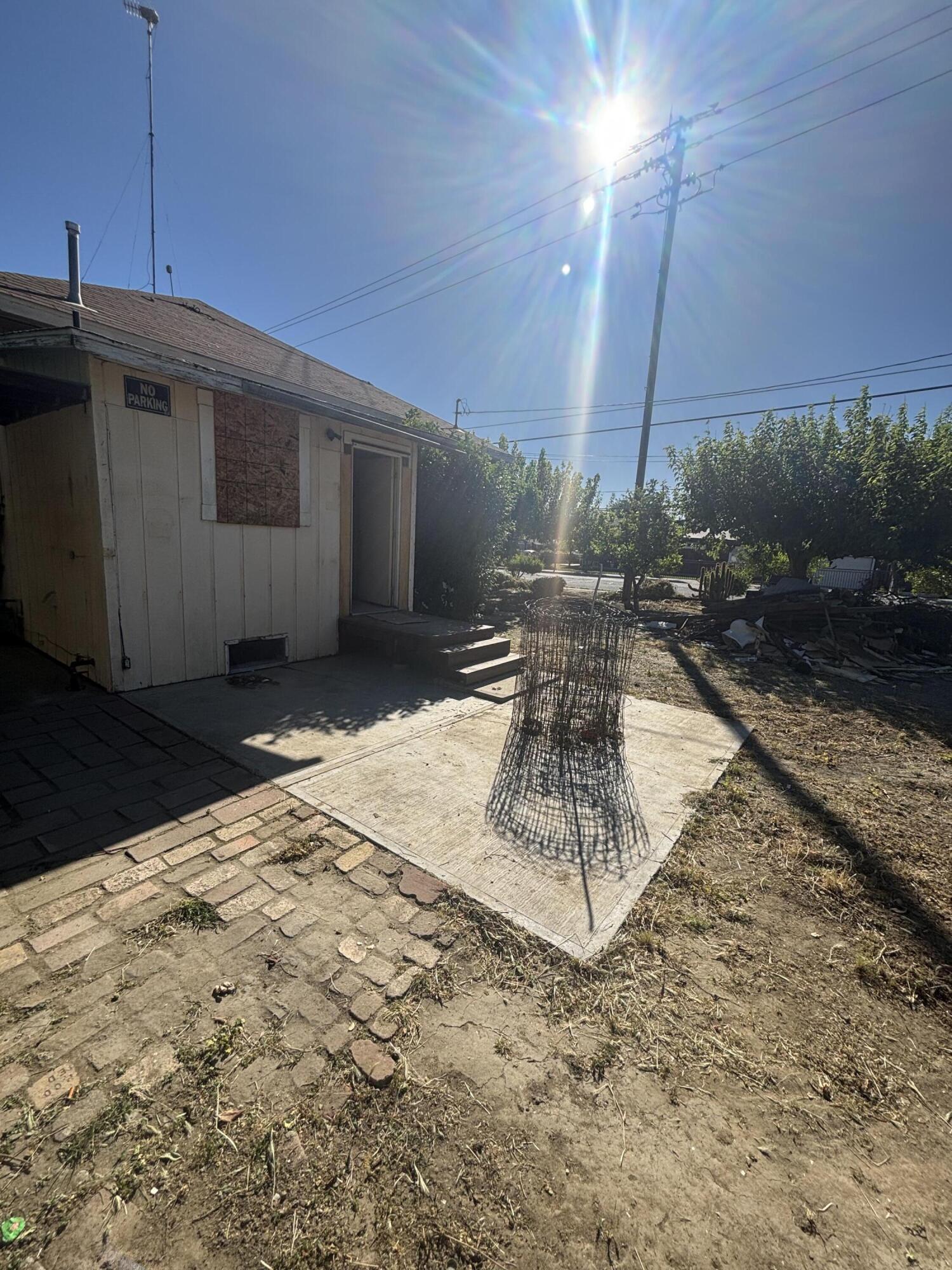 301 E Merced Street