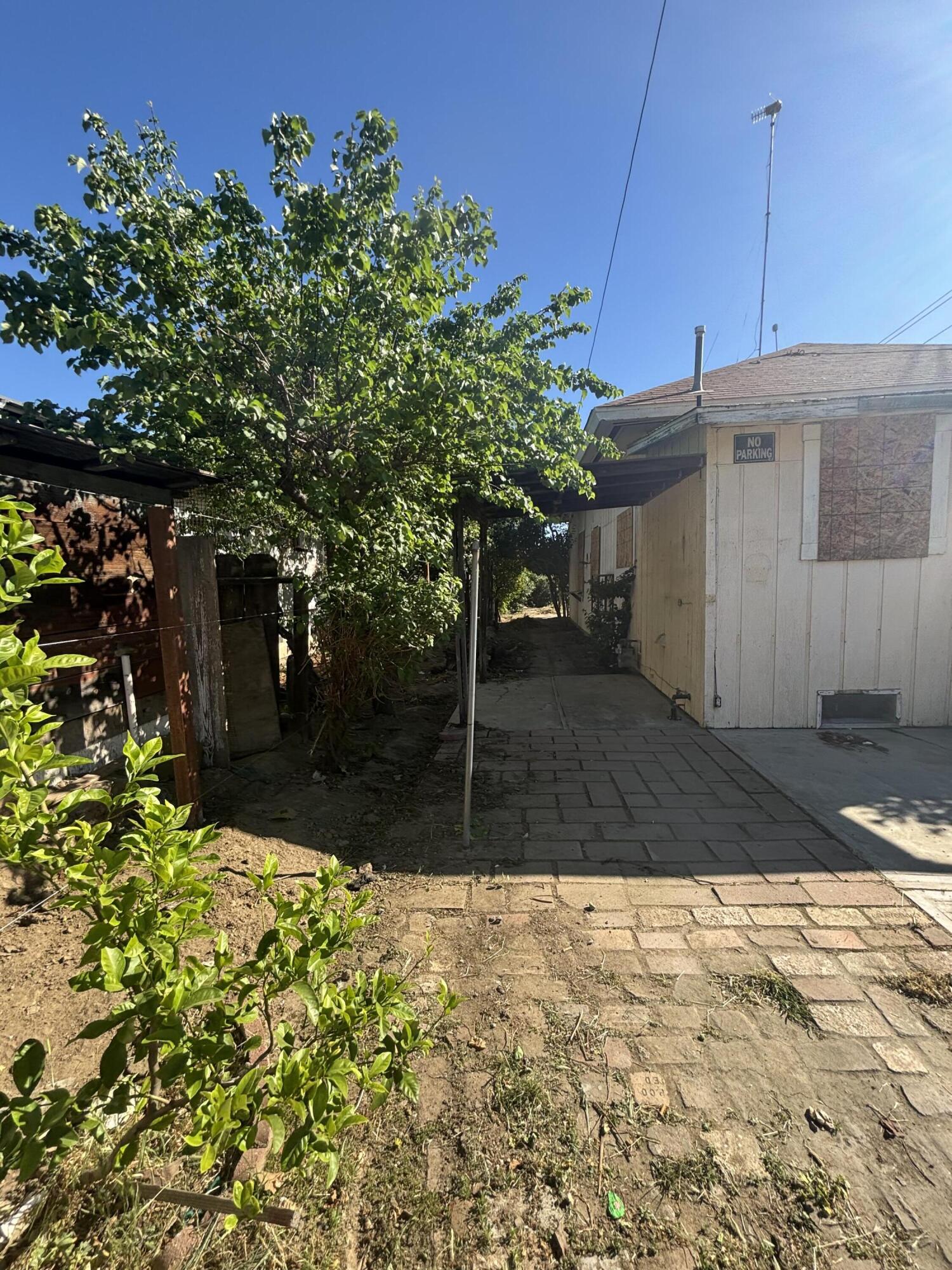 301 E Merced Street