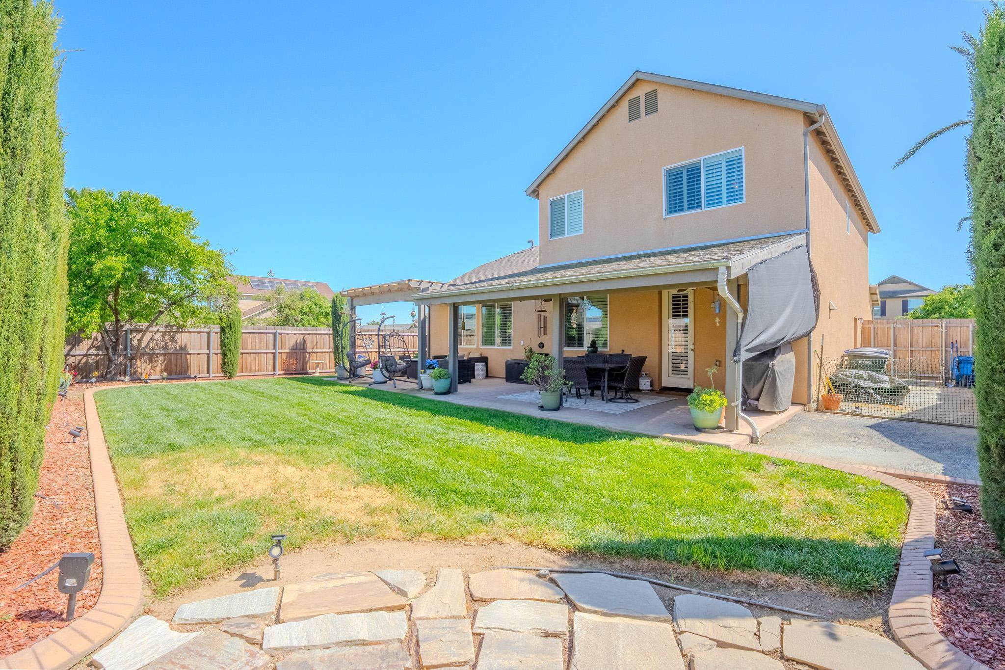 1116 W Muir Way