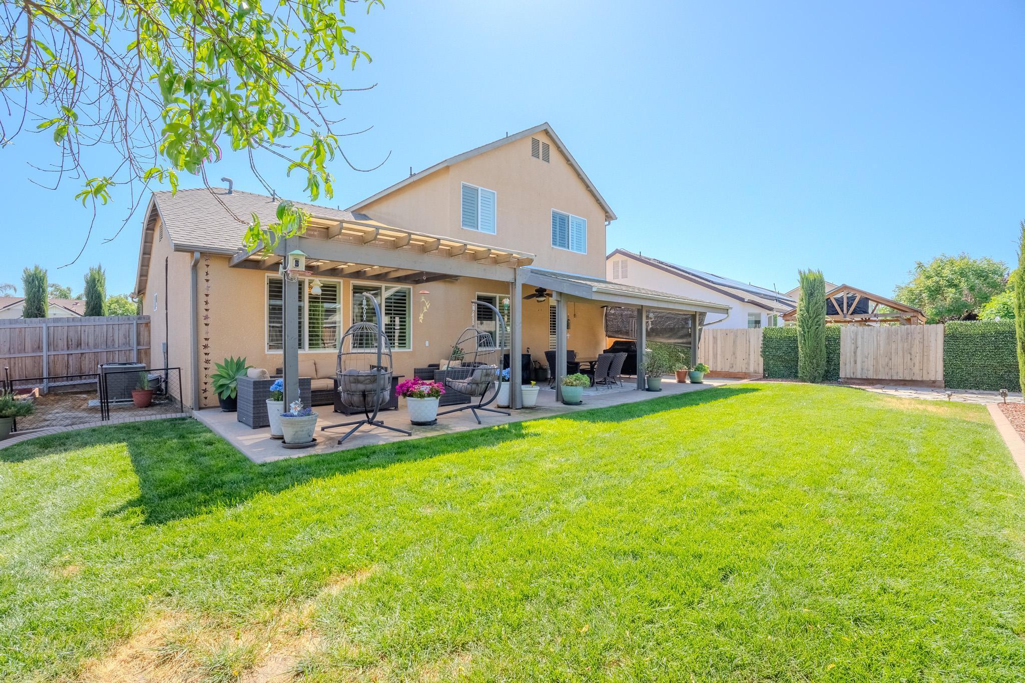 1116 W Muir Way