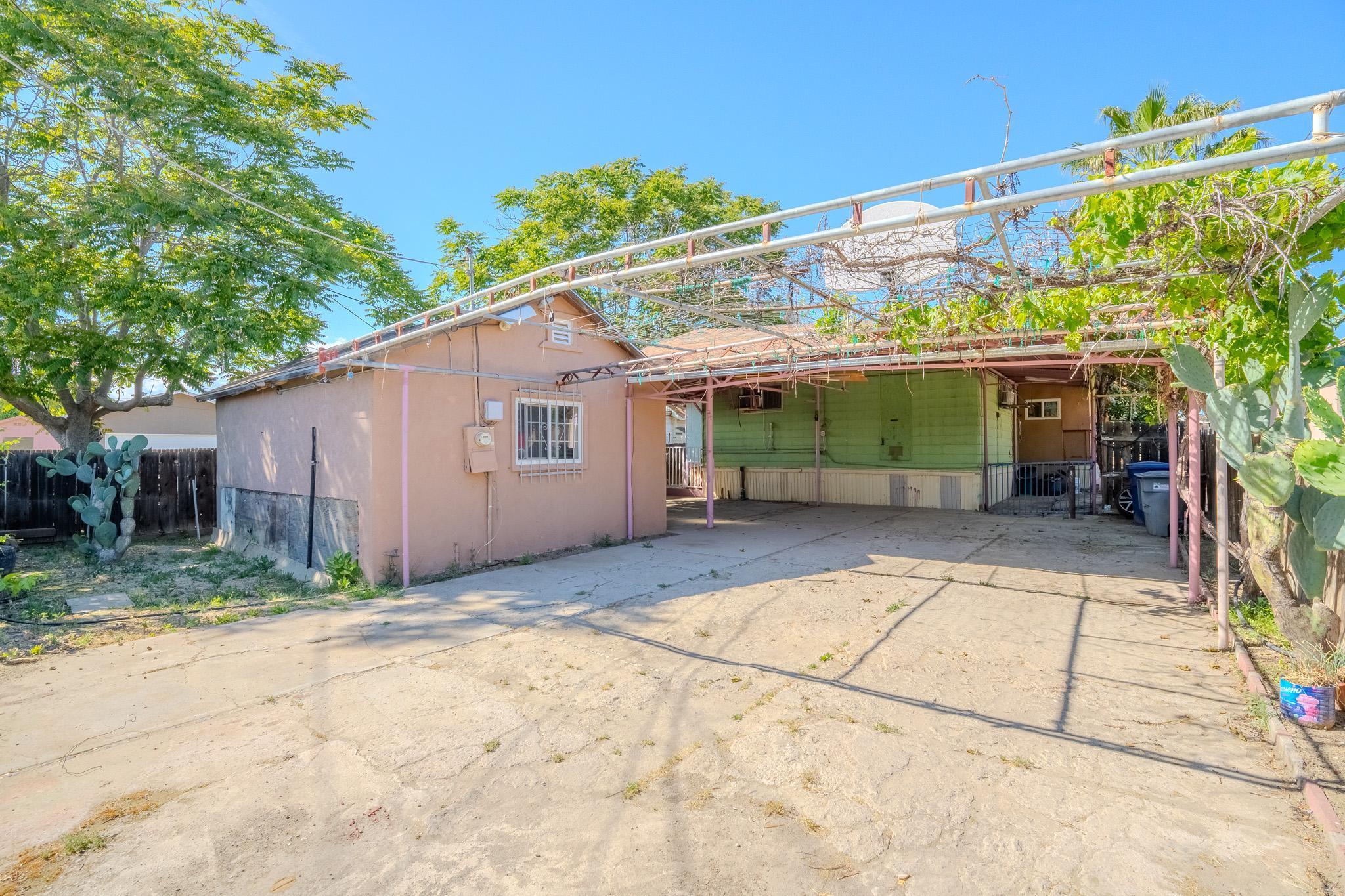 108 W Merced Street