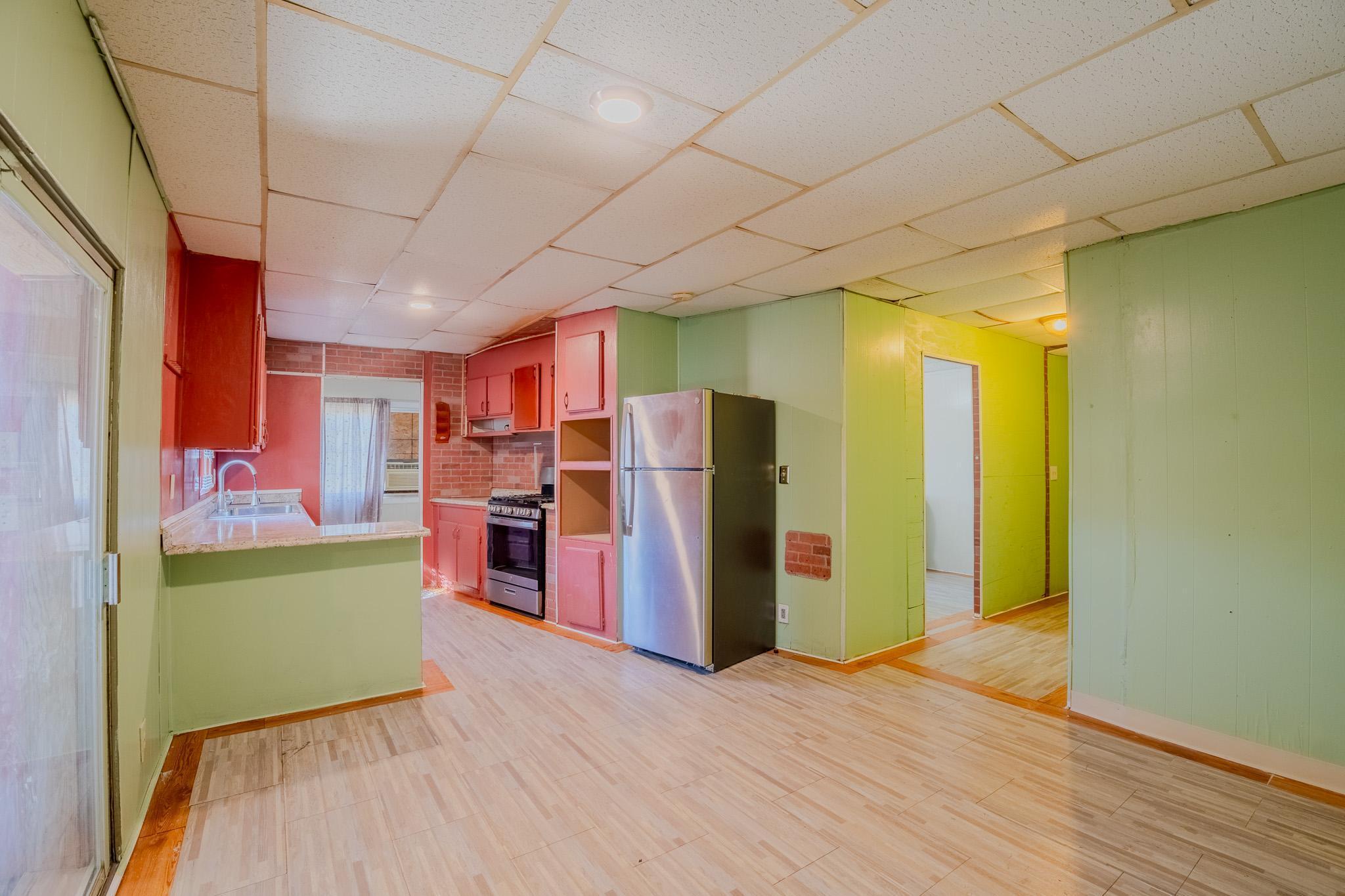 108 W Merced Street