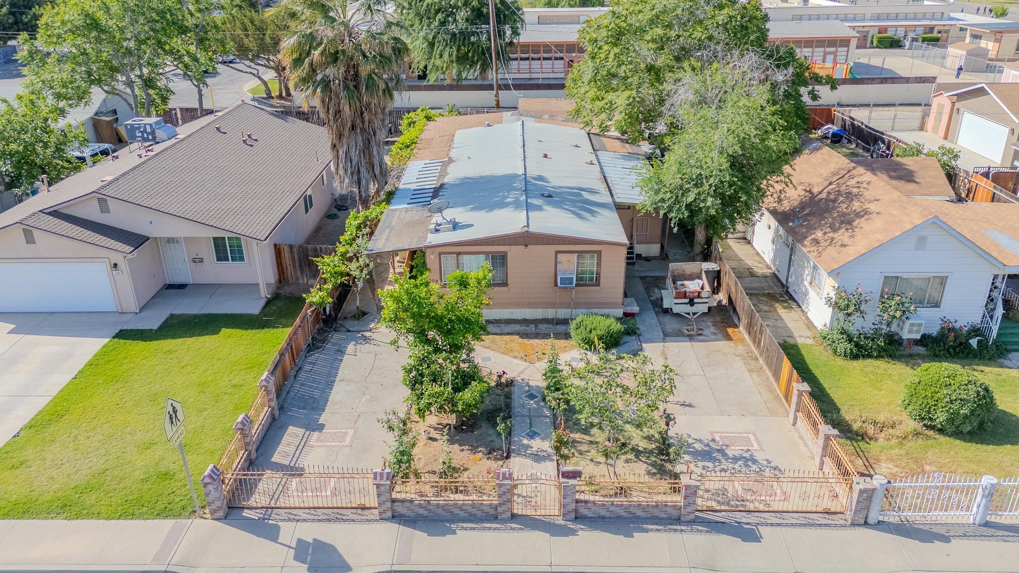 108 W Merced Street