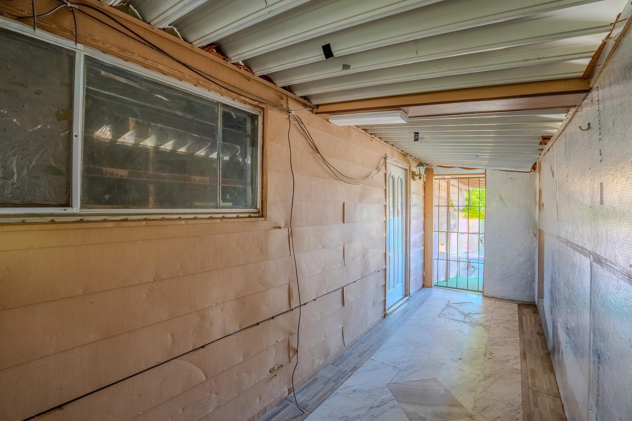 108 W Merced Street