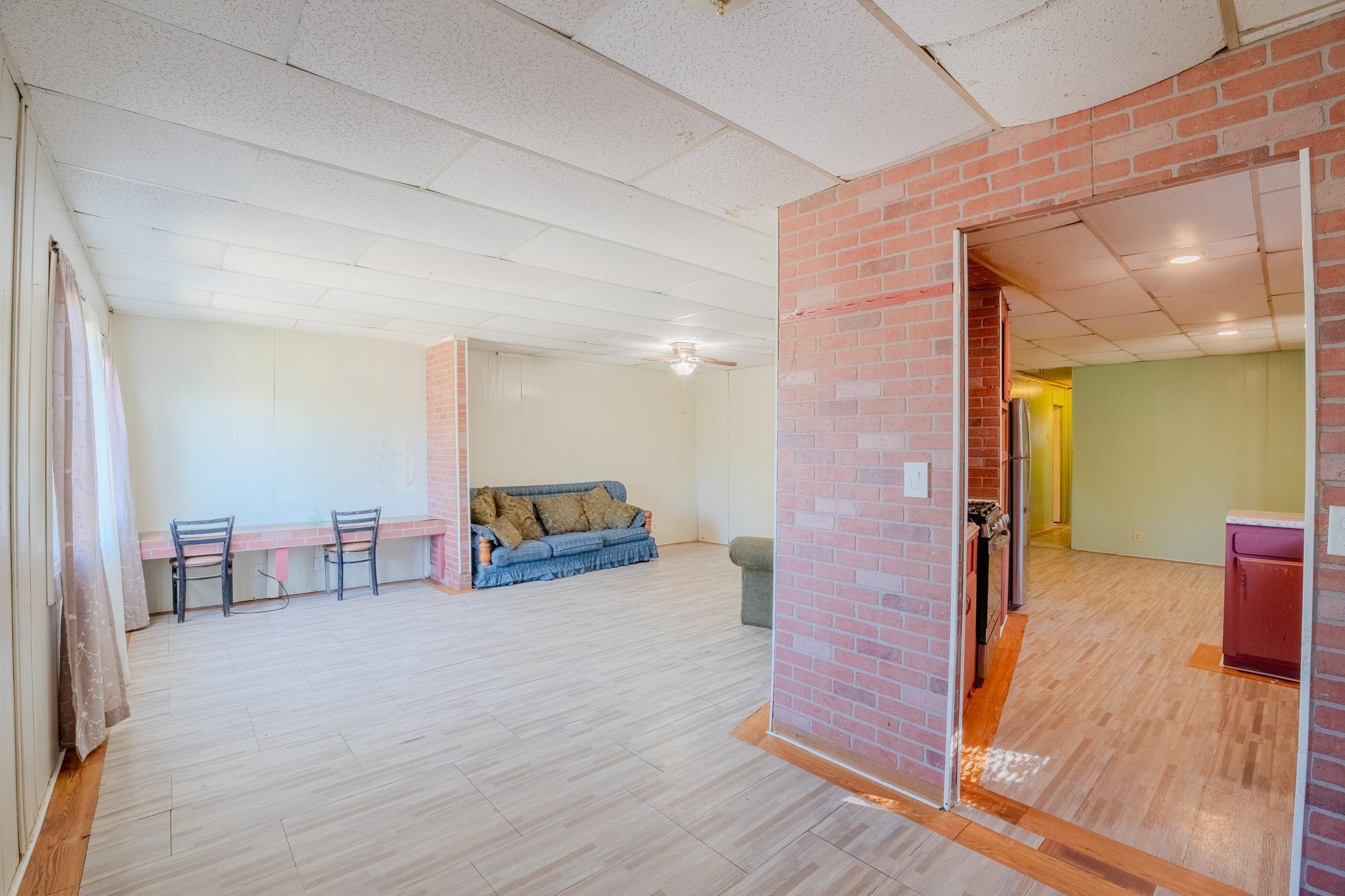 108 W Merced Street