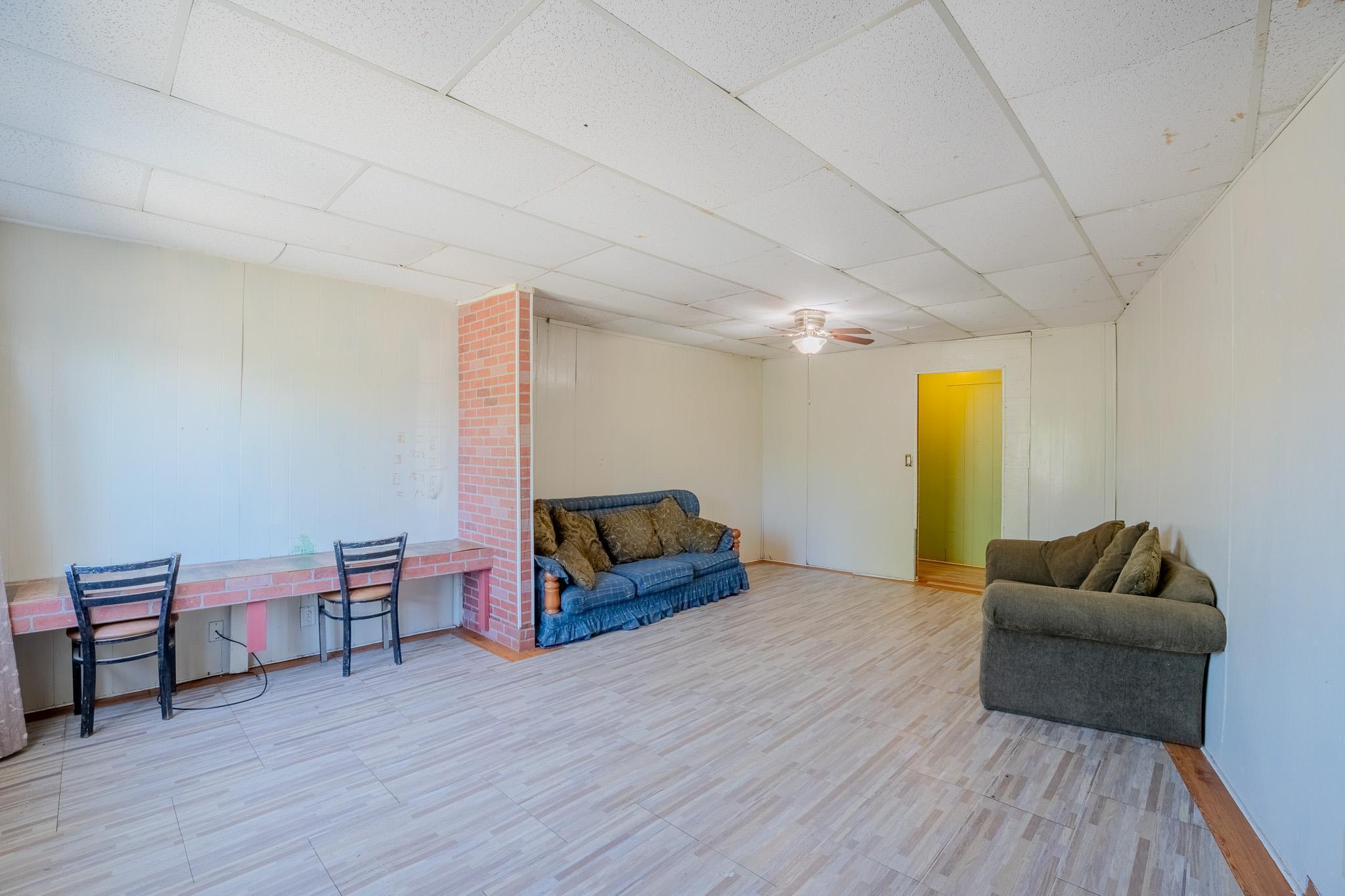 108 W Merced Street