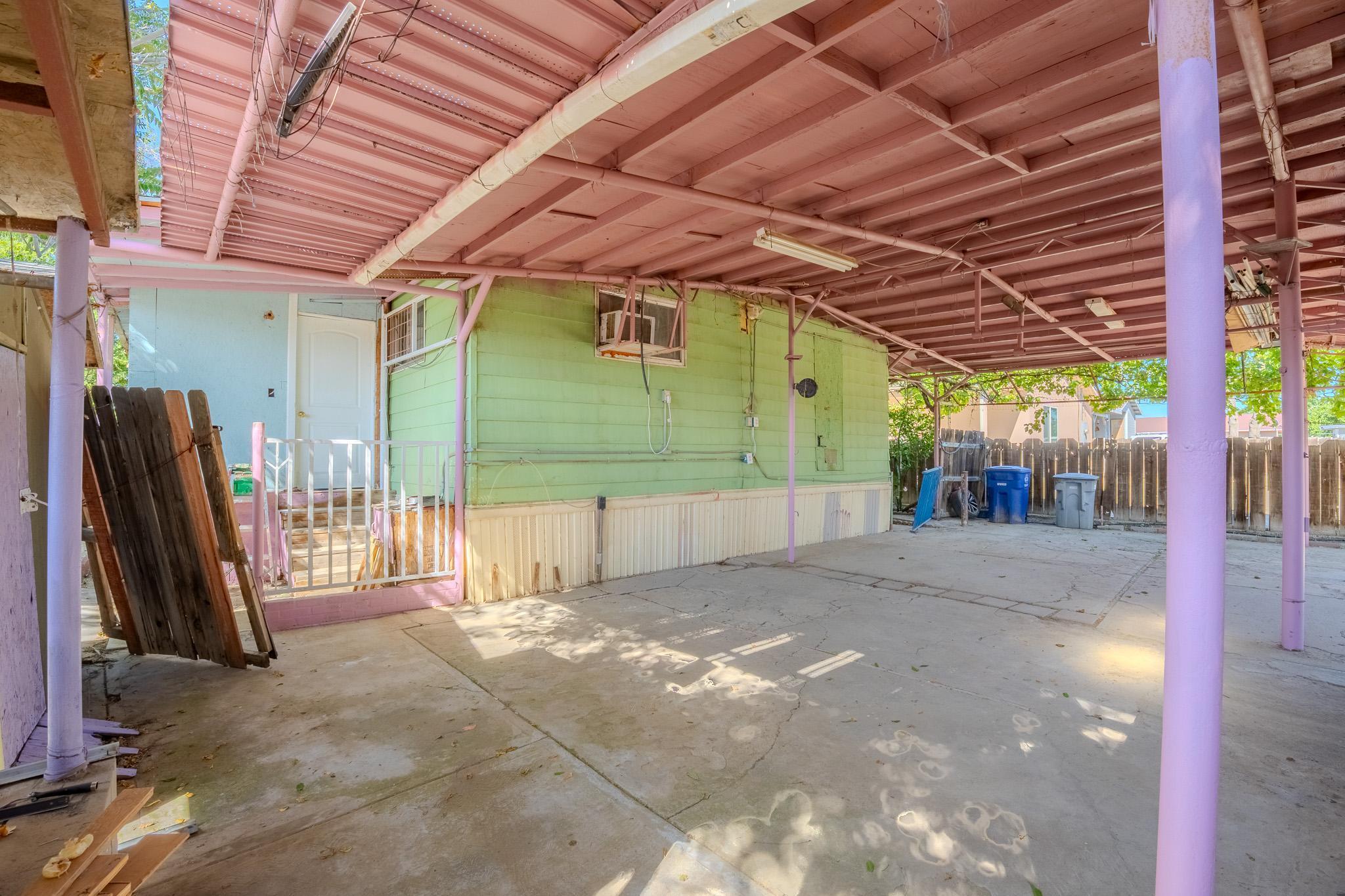 108 W Merced Street
