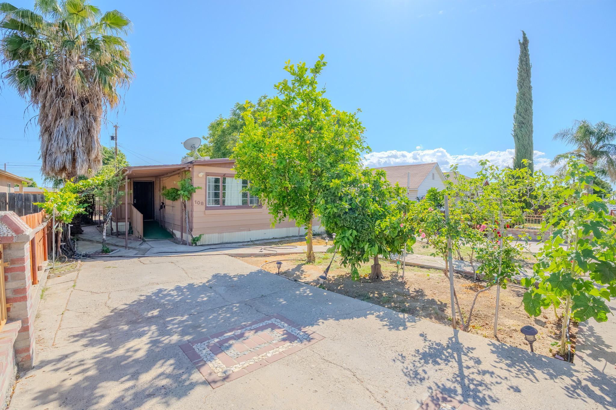 108 W Merced Street