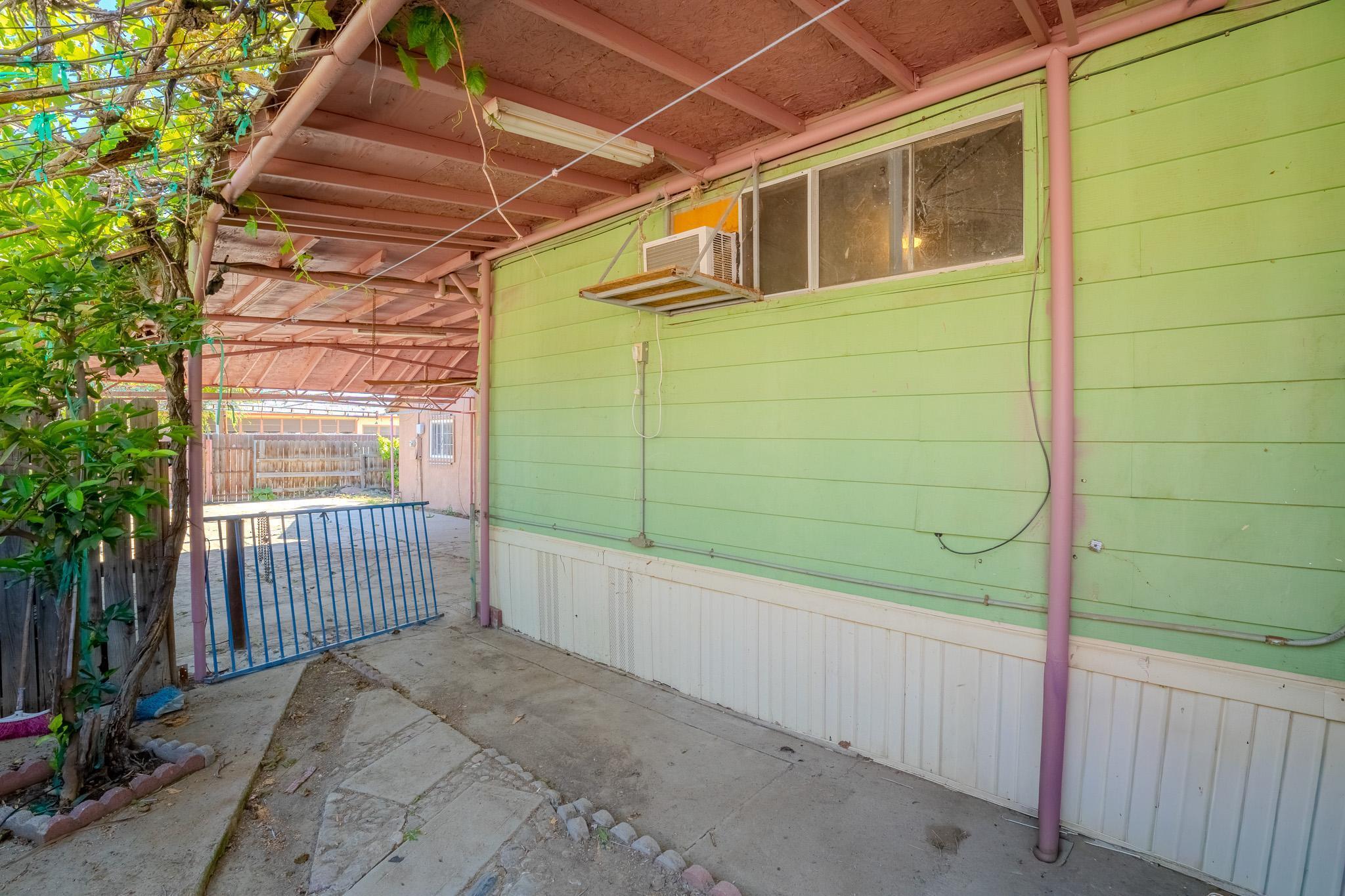 108 W Merced Street