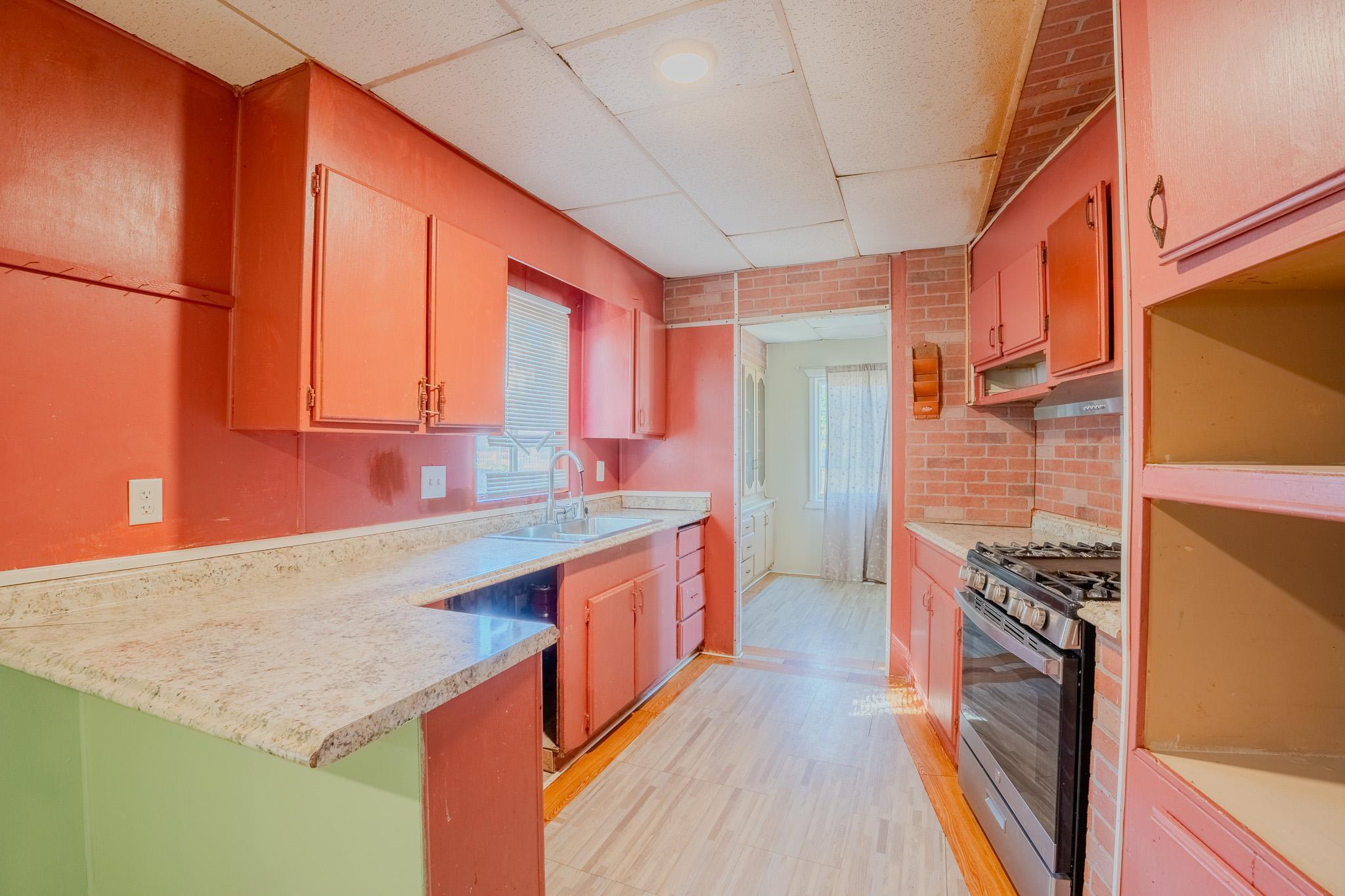 108 W Merced Street
