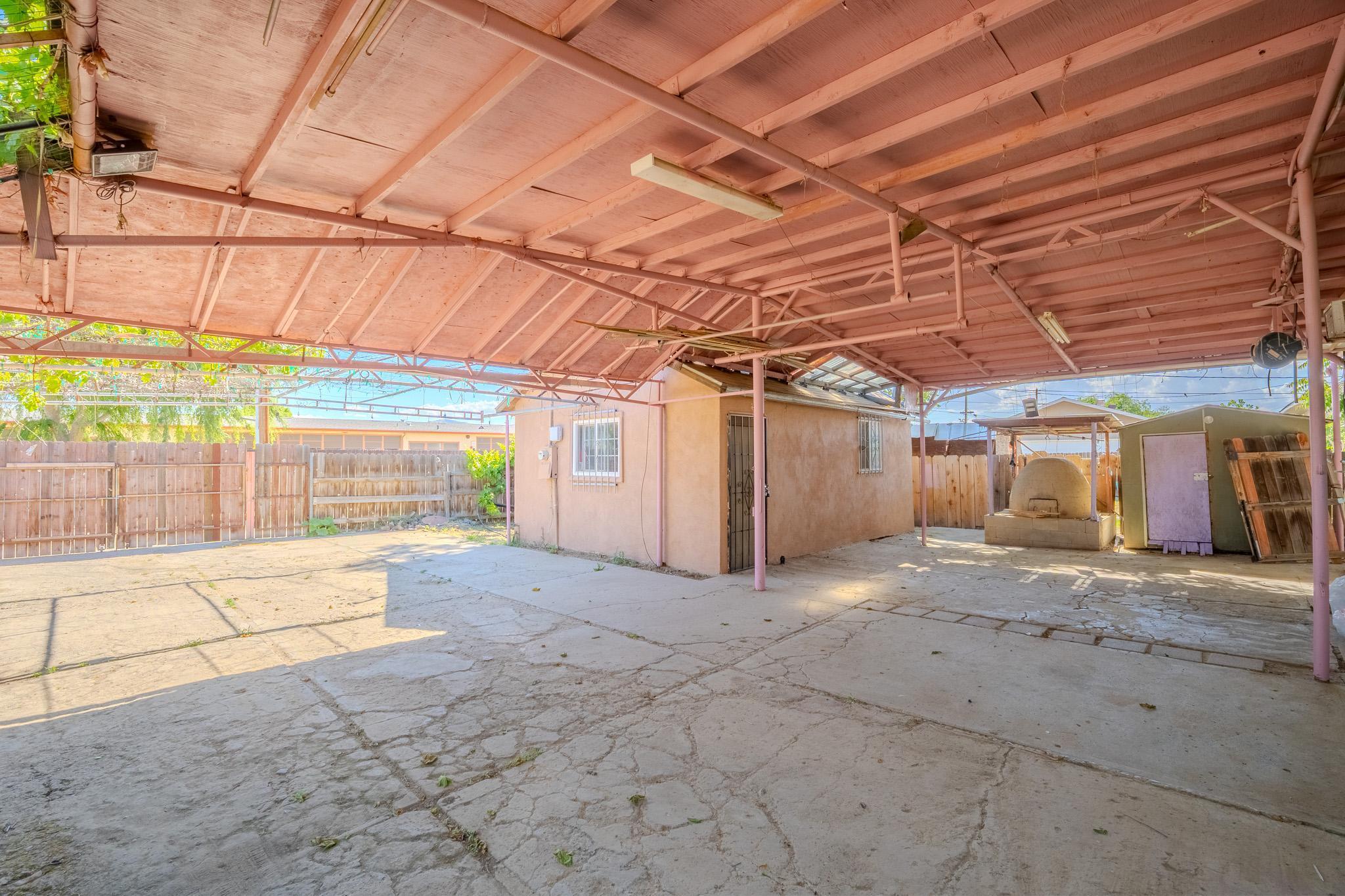 108 W Merced Street