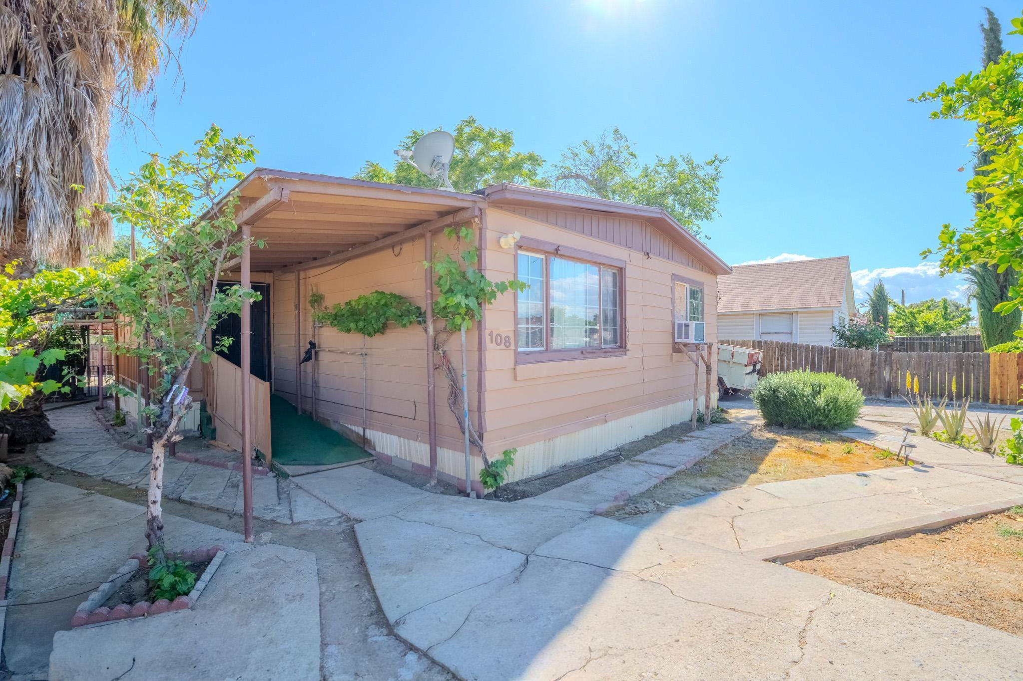 108 W Merced Street