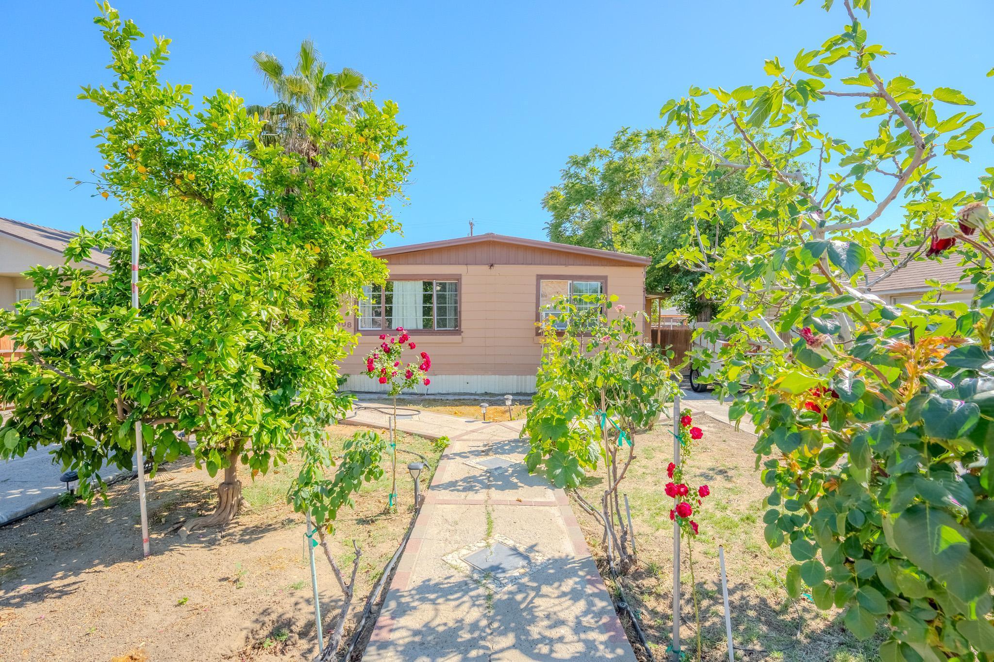 108 W Merced Street