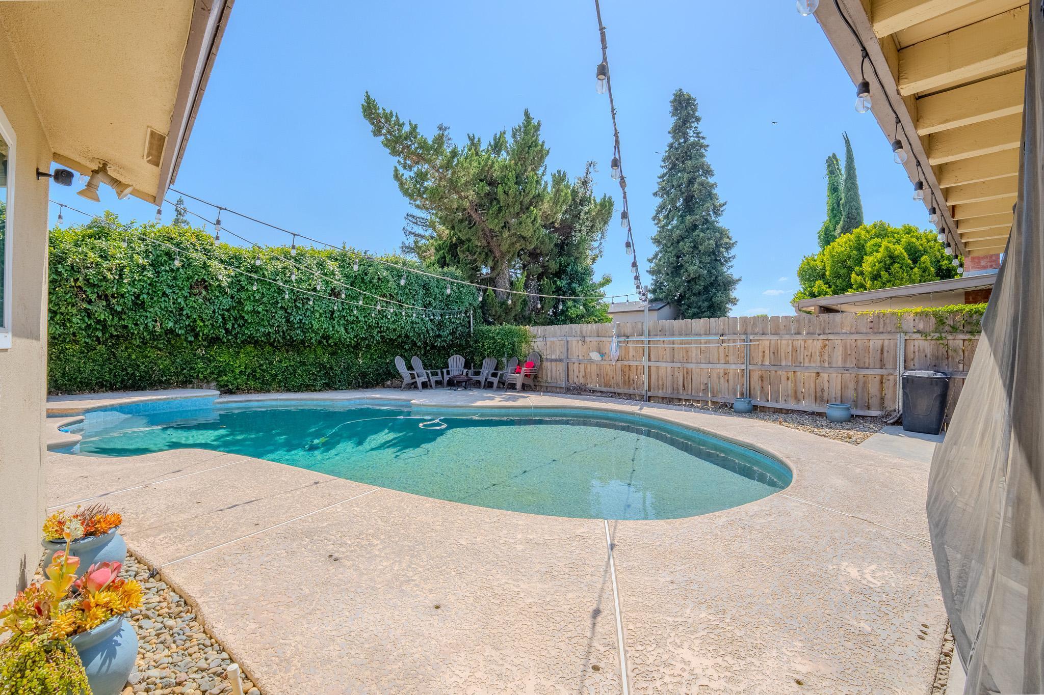 3609 W Evergreen Court
