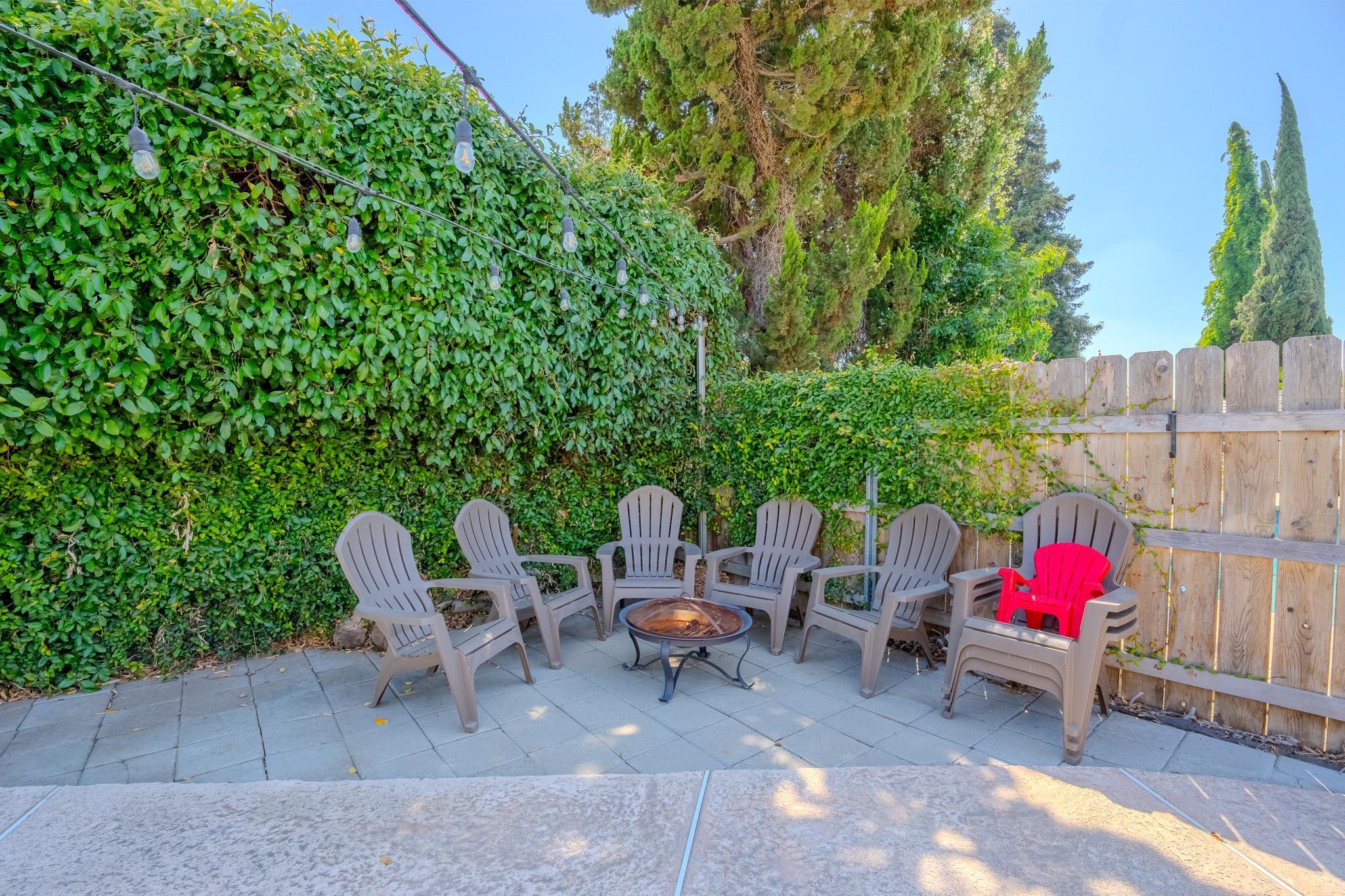 3609 W Evergreen Court
