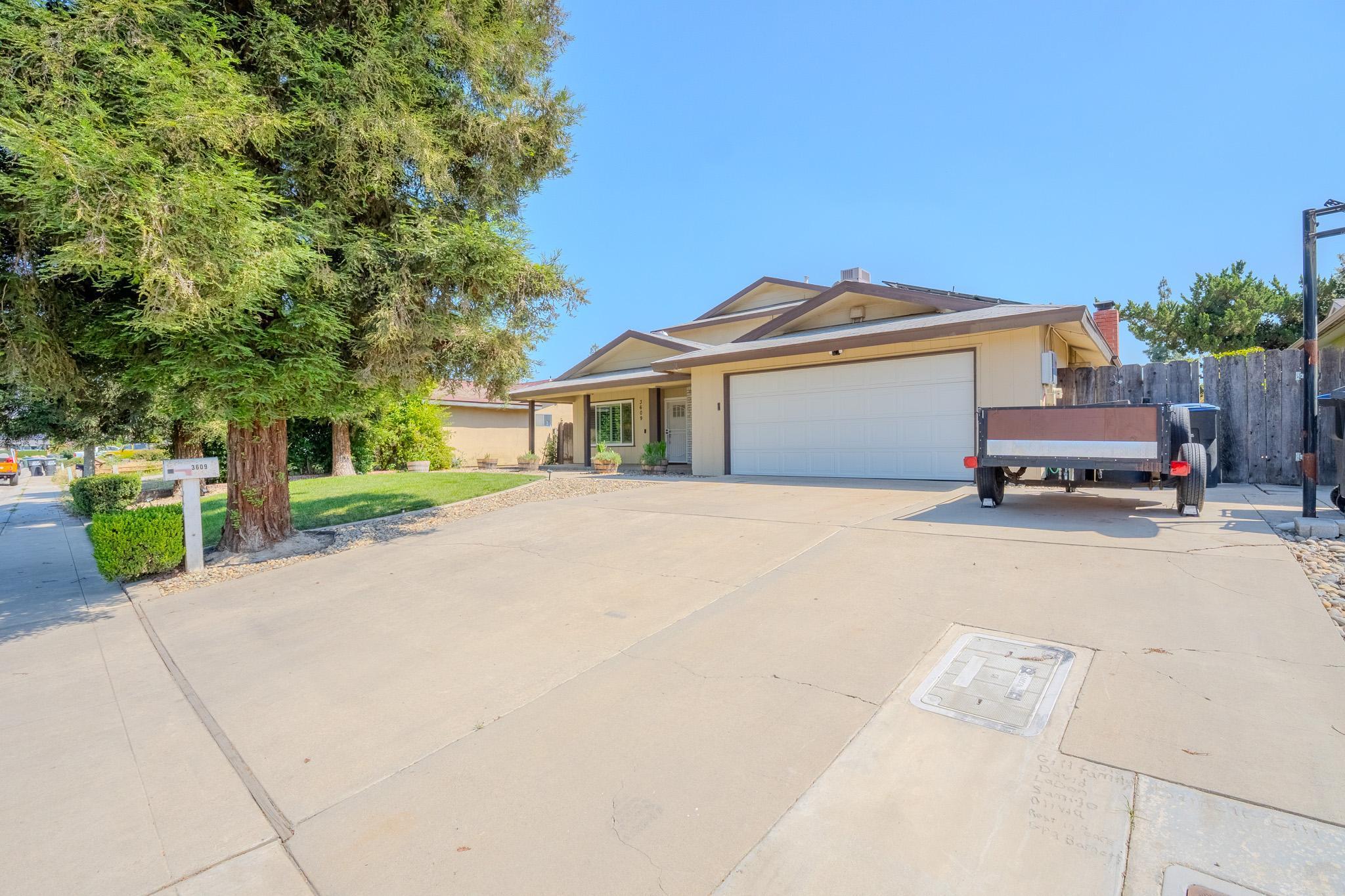 3609 W Evergreen Court
