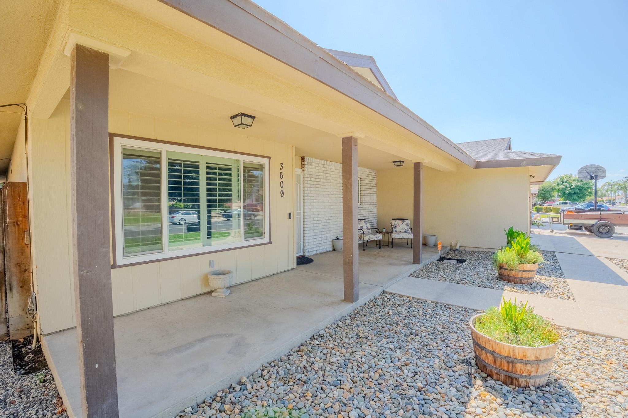 3609 W Evergreen Court
