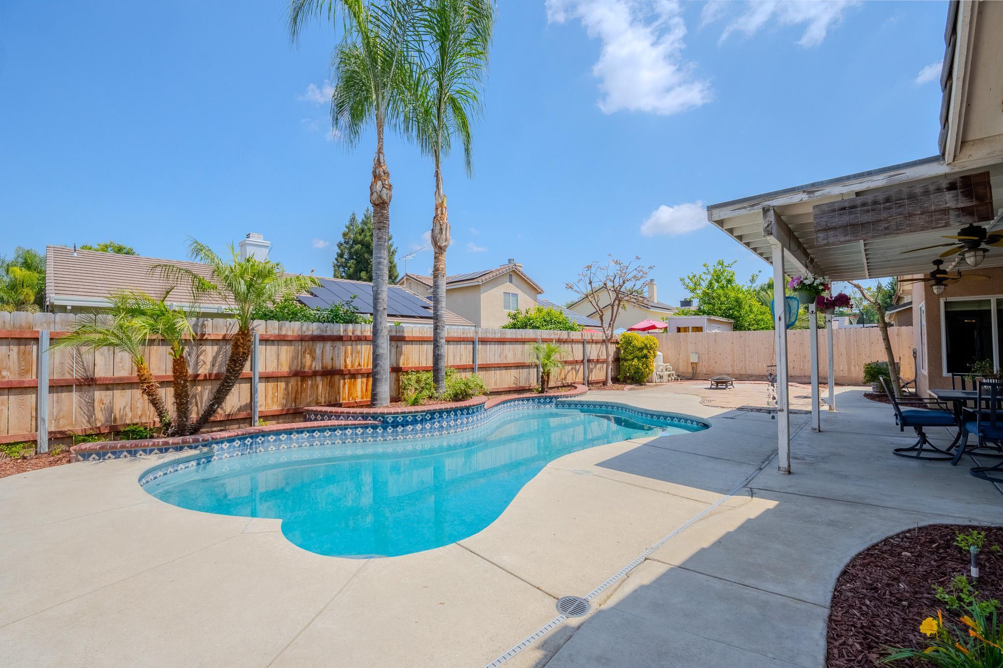 626 W Loyola Avenue