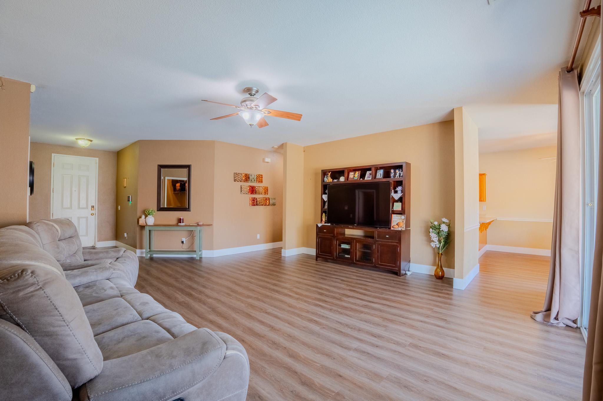626 W Loyola Avenue