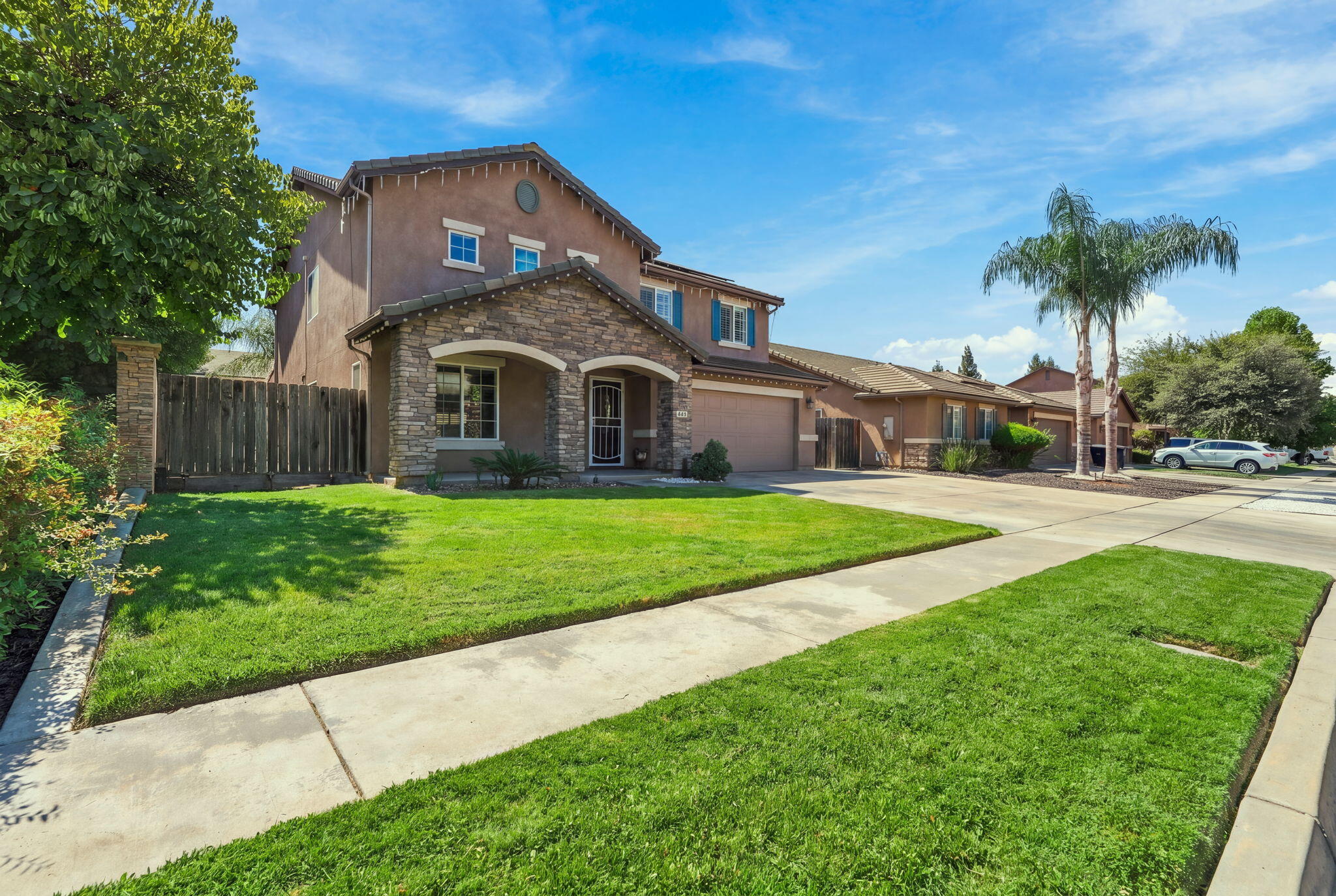 2631 E Parkview Avenue