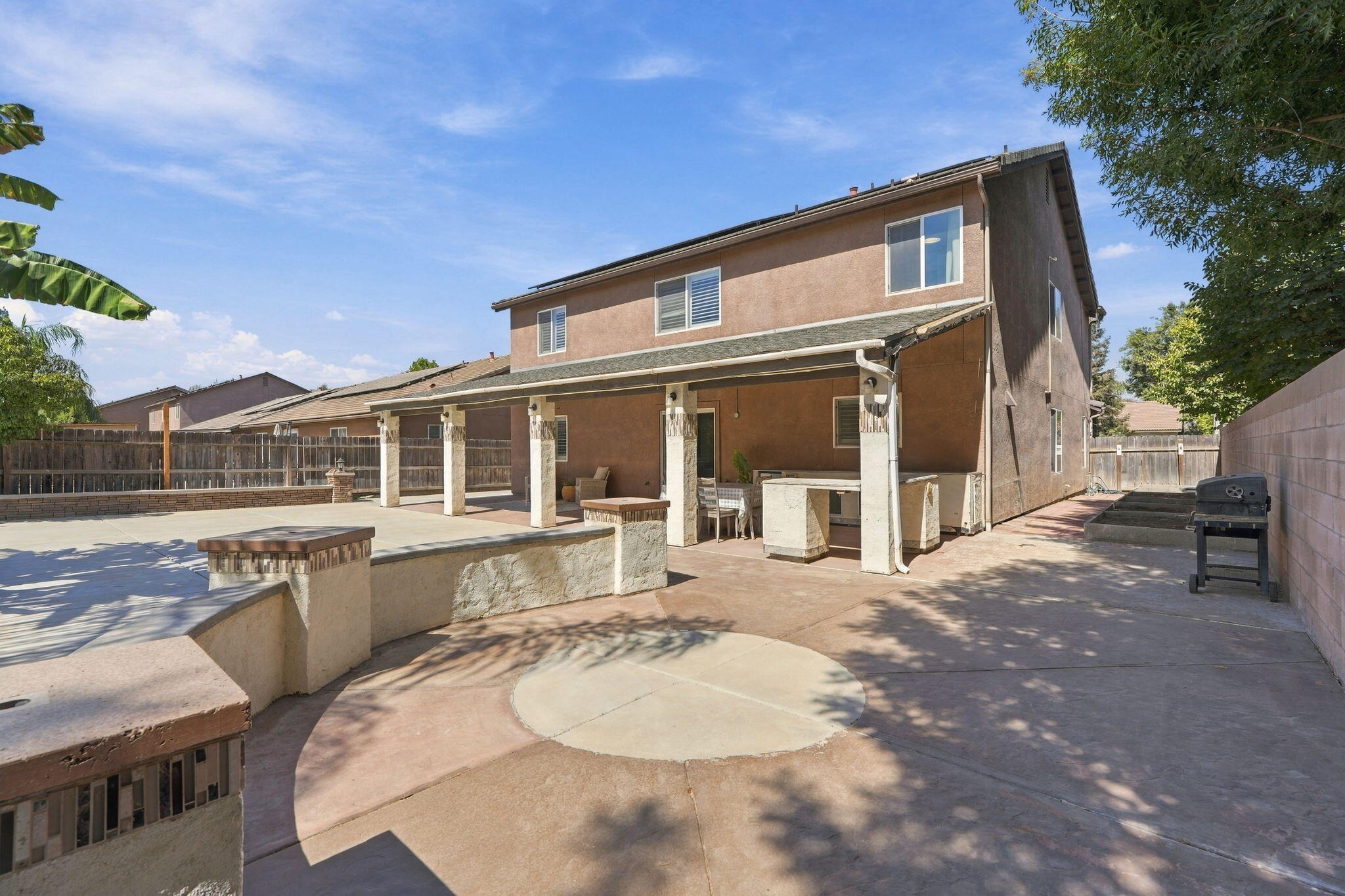 2631 E Parkview Avenue