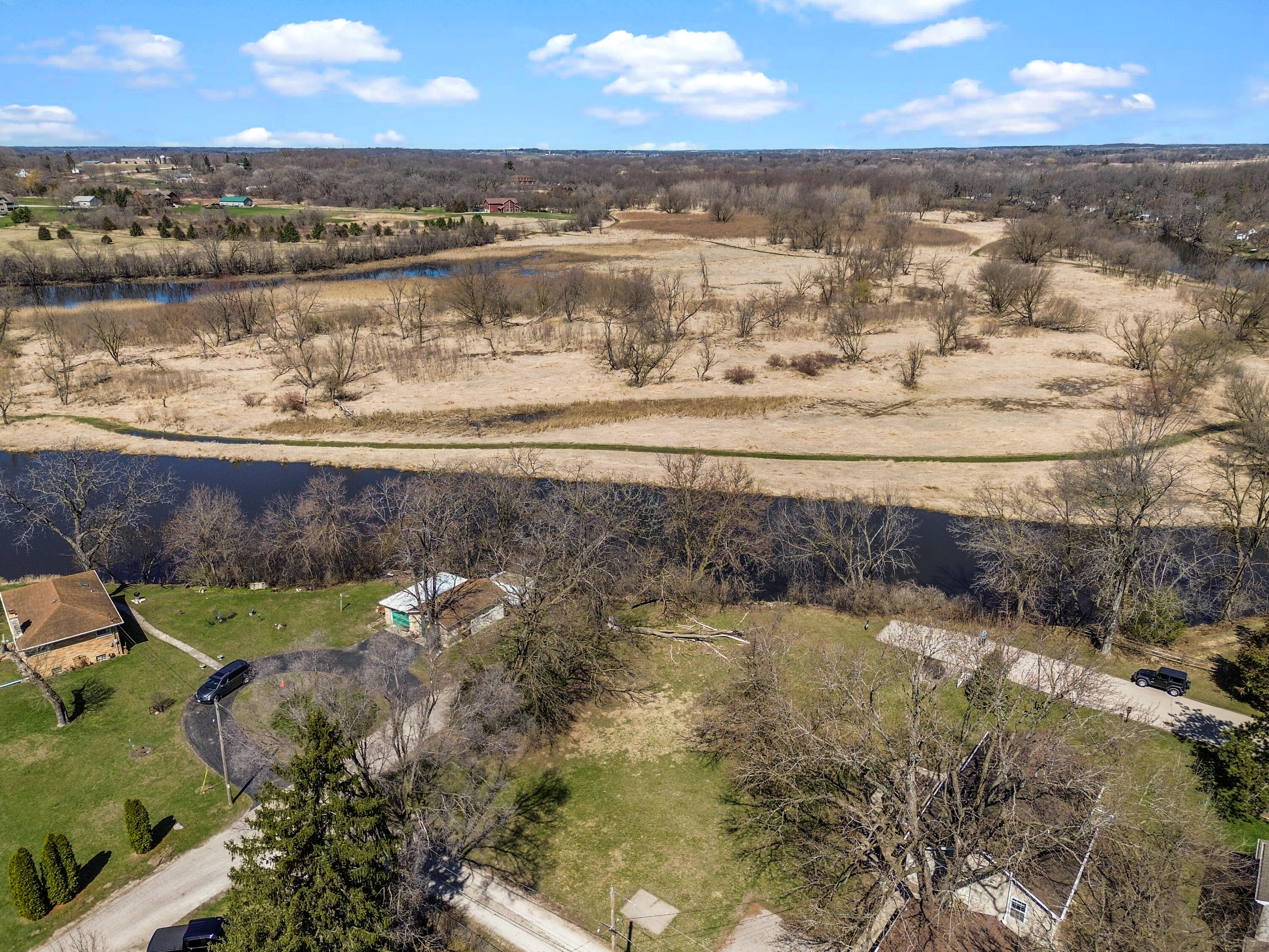 325 W Park St