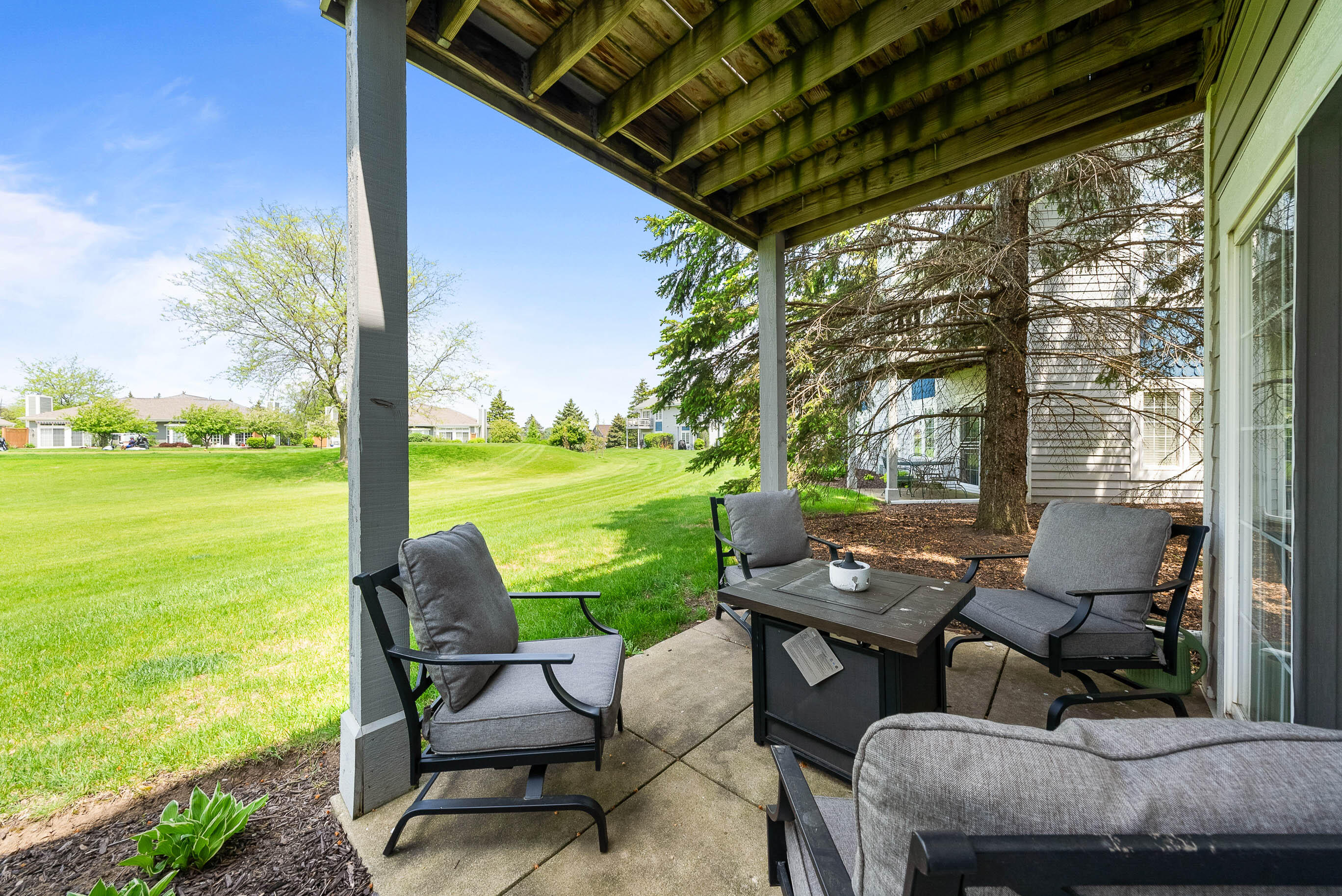 710 Geneva National Ave N Unit: 6-23