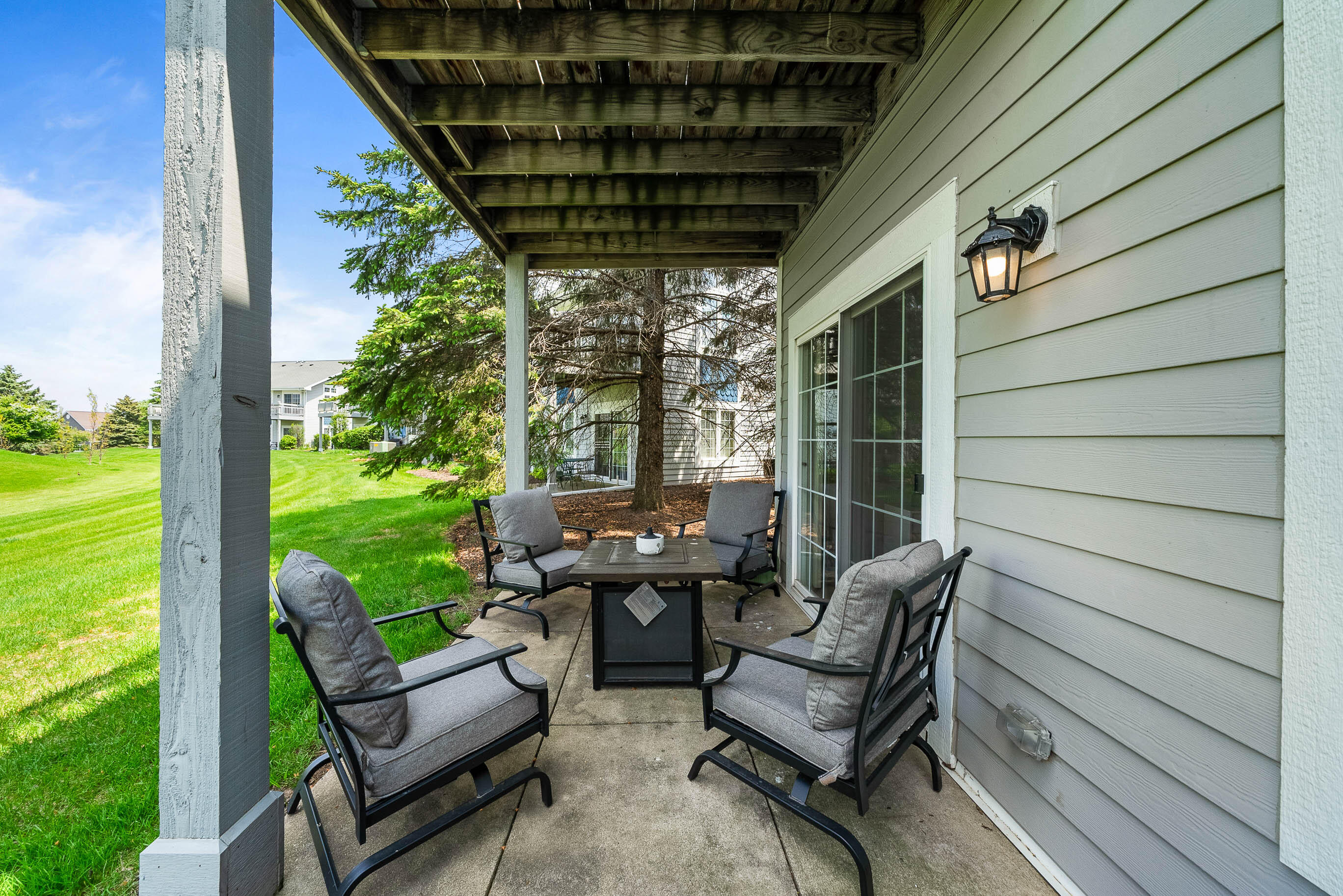 710 Geneva National Ave N Unit: 6-23