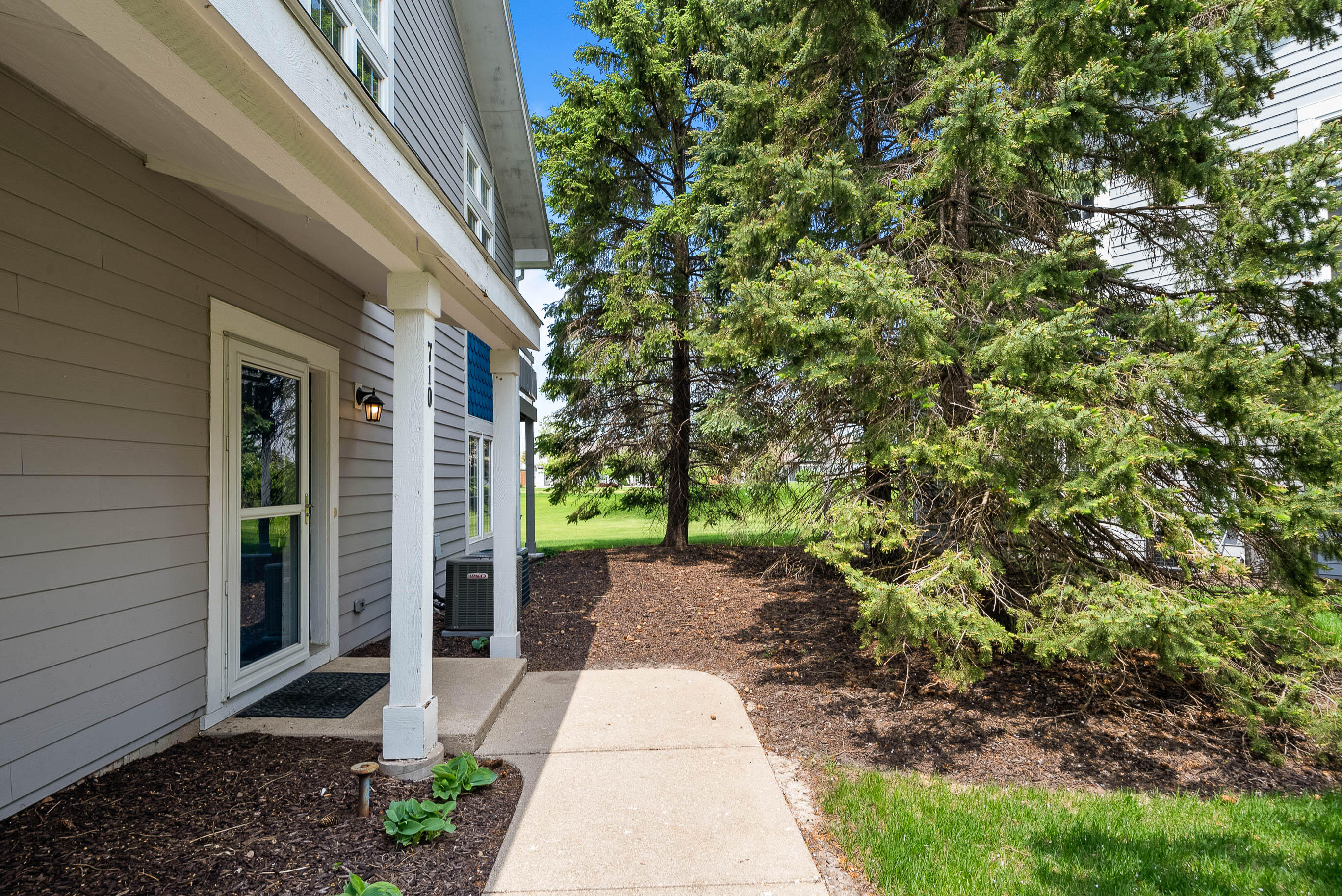 710 Geneva National Ave N Unit: 6-23