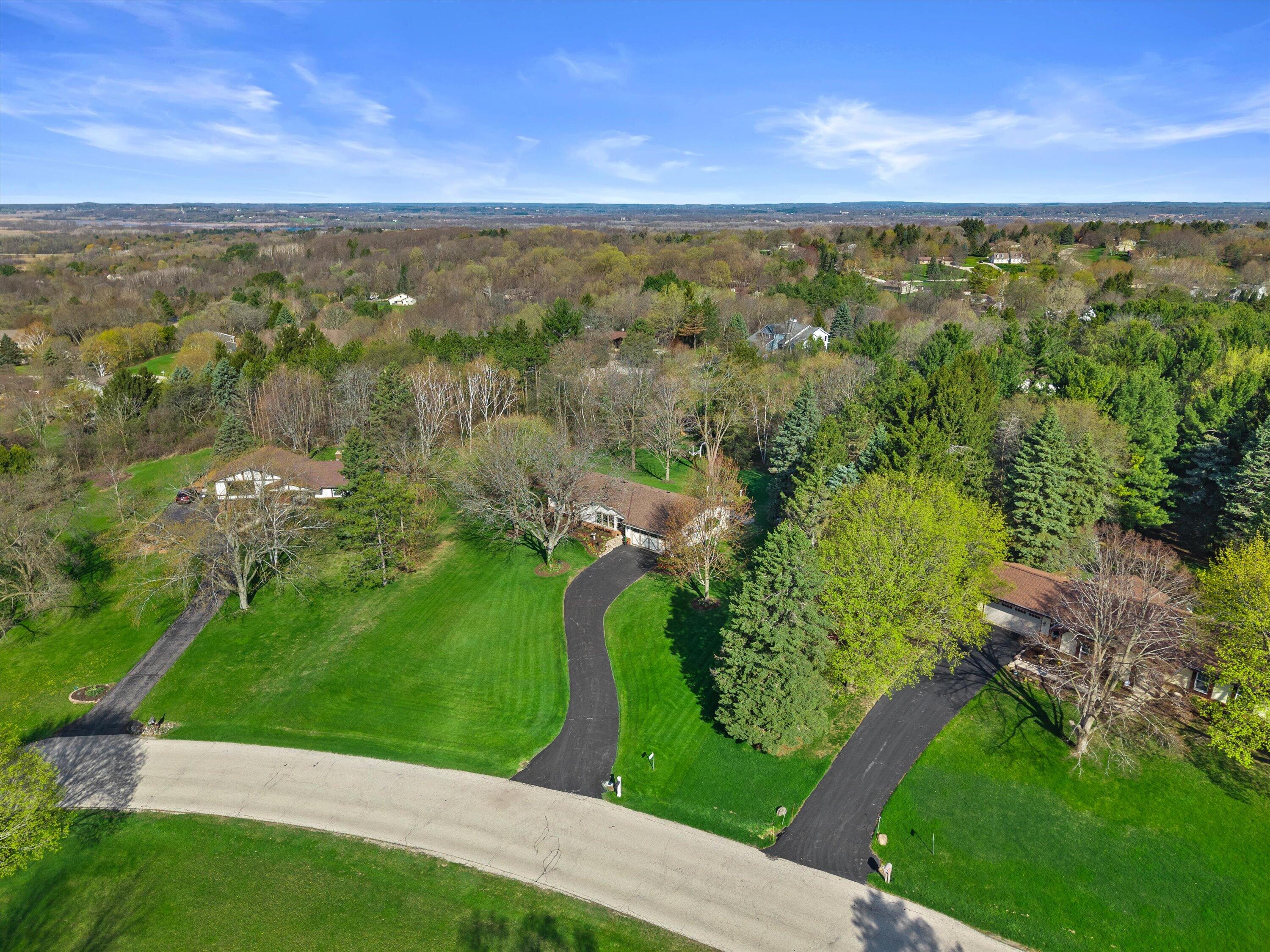 W246S6855 Maple Hill Dr