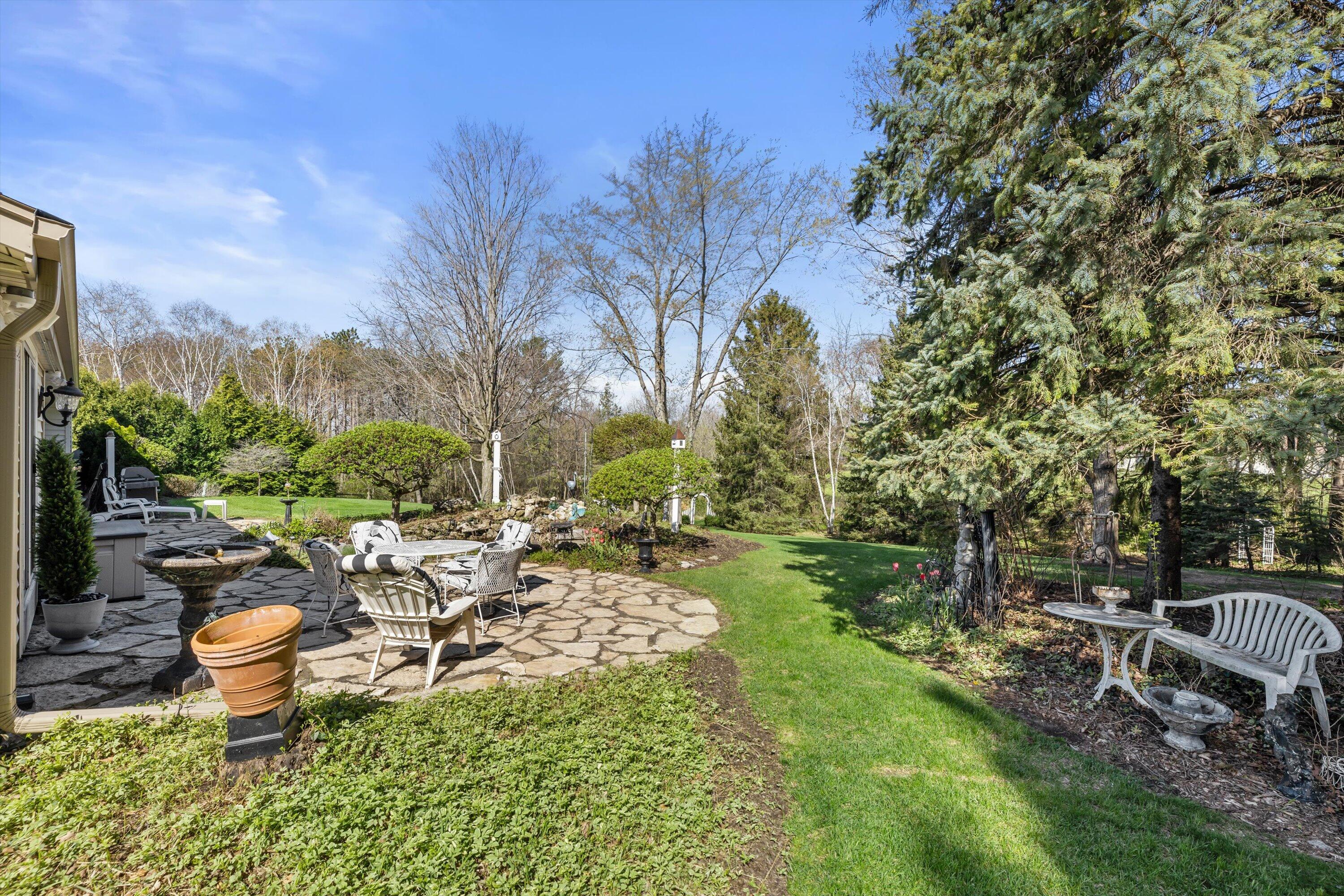W246S6855 Maple Hill Dr