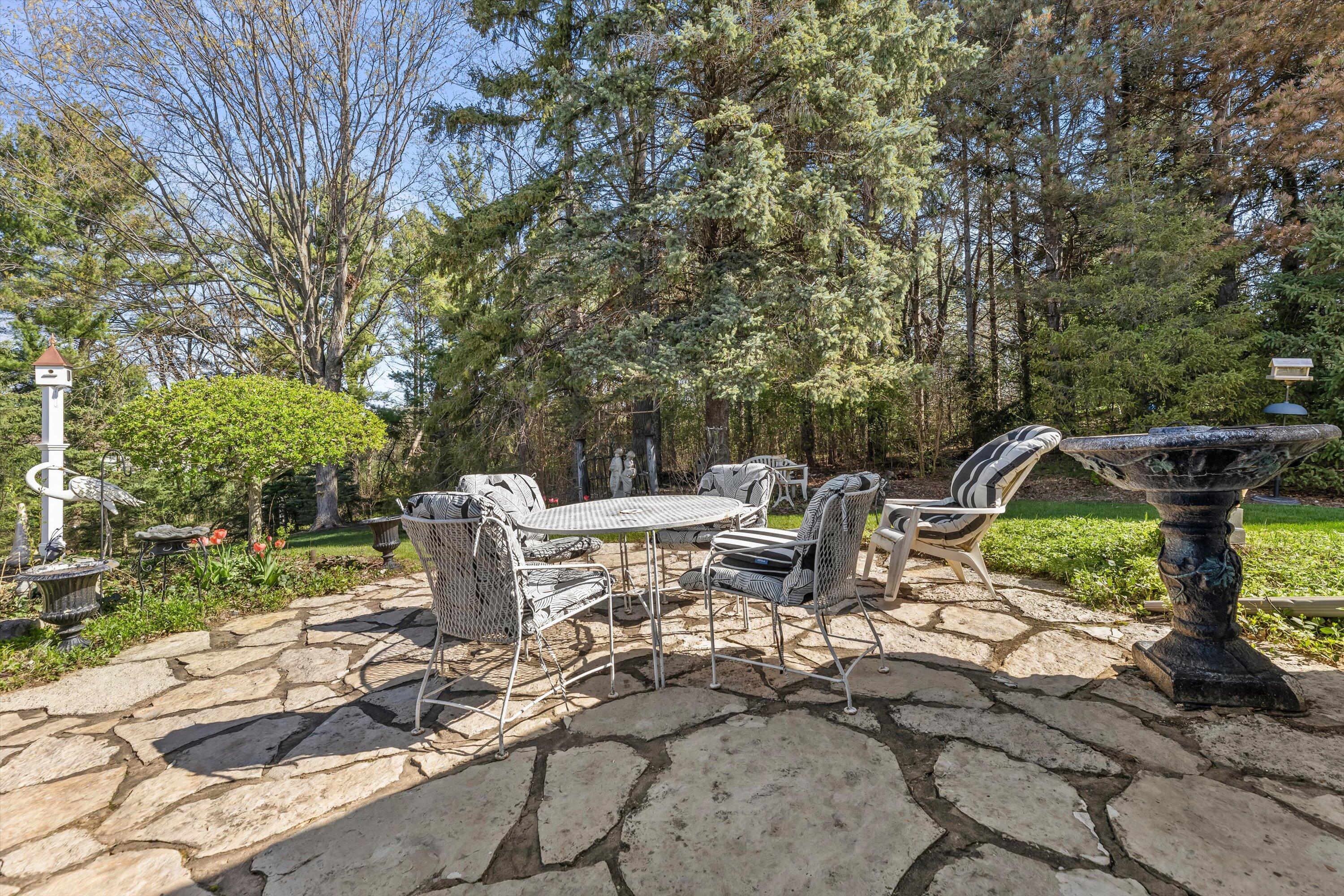 W246S6855 Maple Hill Dr
