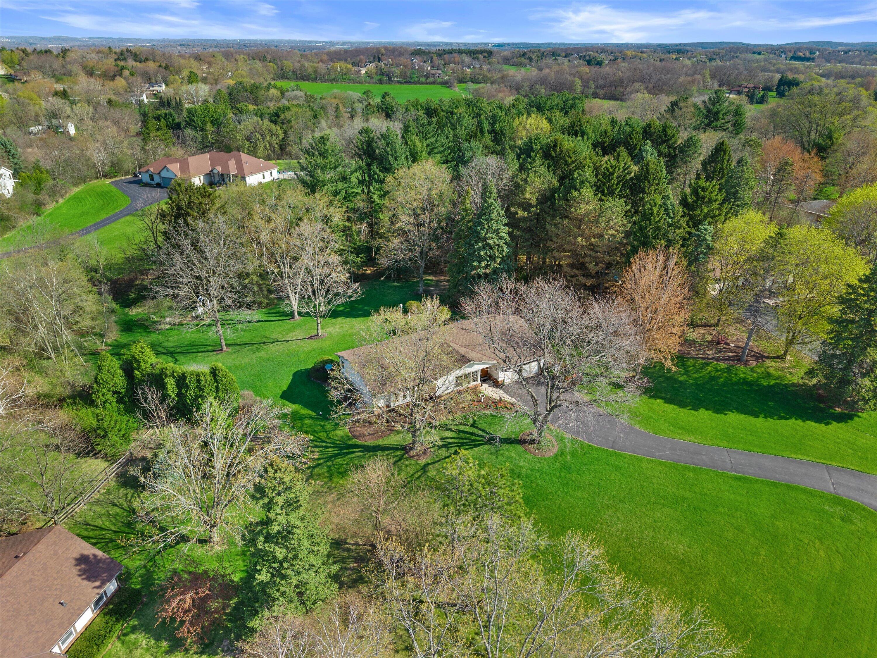 W246S6855 Maple Hill Dr