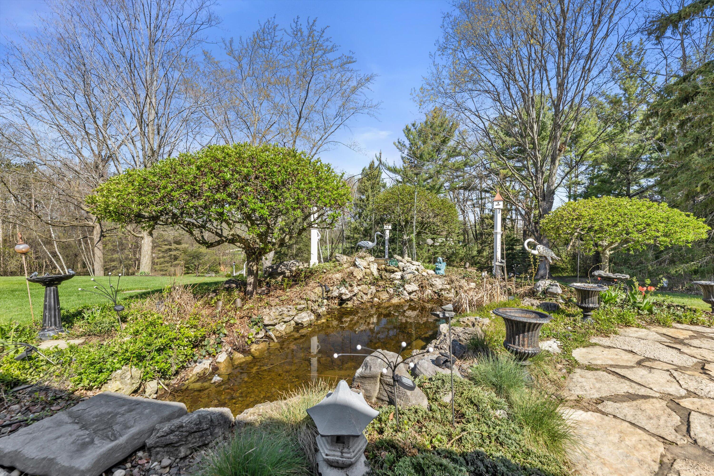 W246S6855 Maple Hill Dr