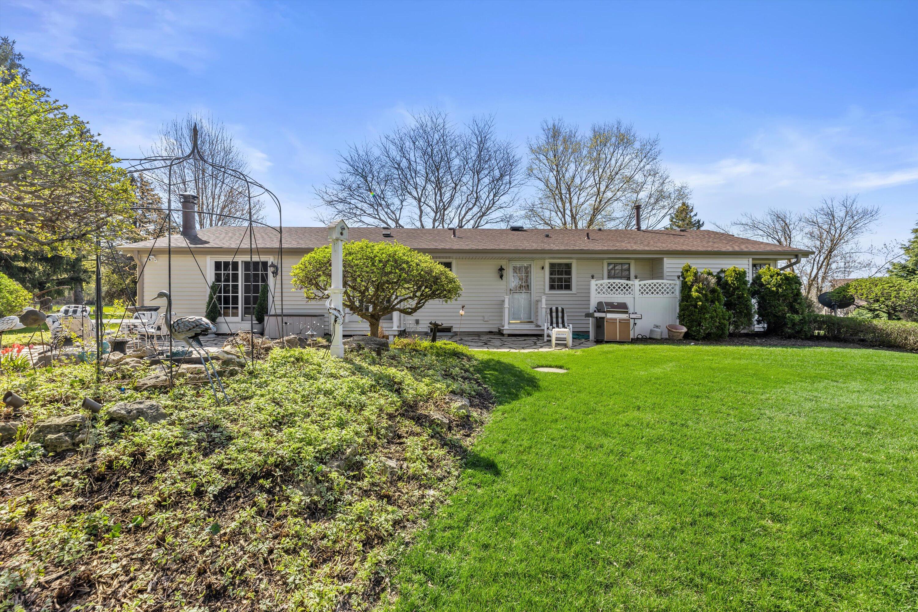 W246S6855 Maple Hill Dr