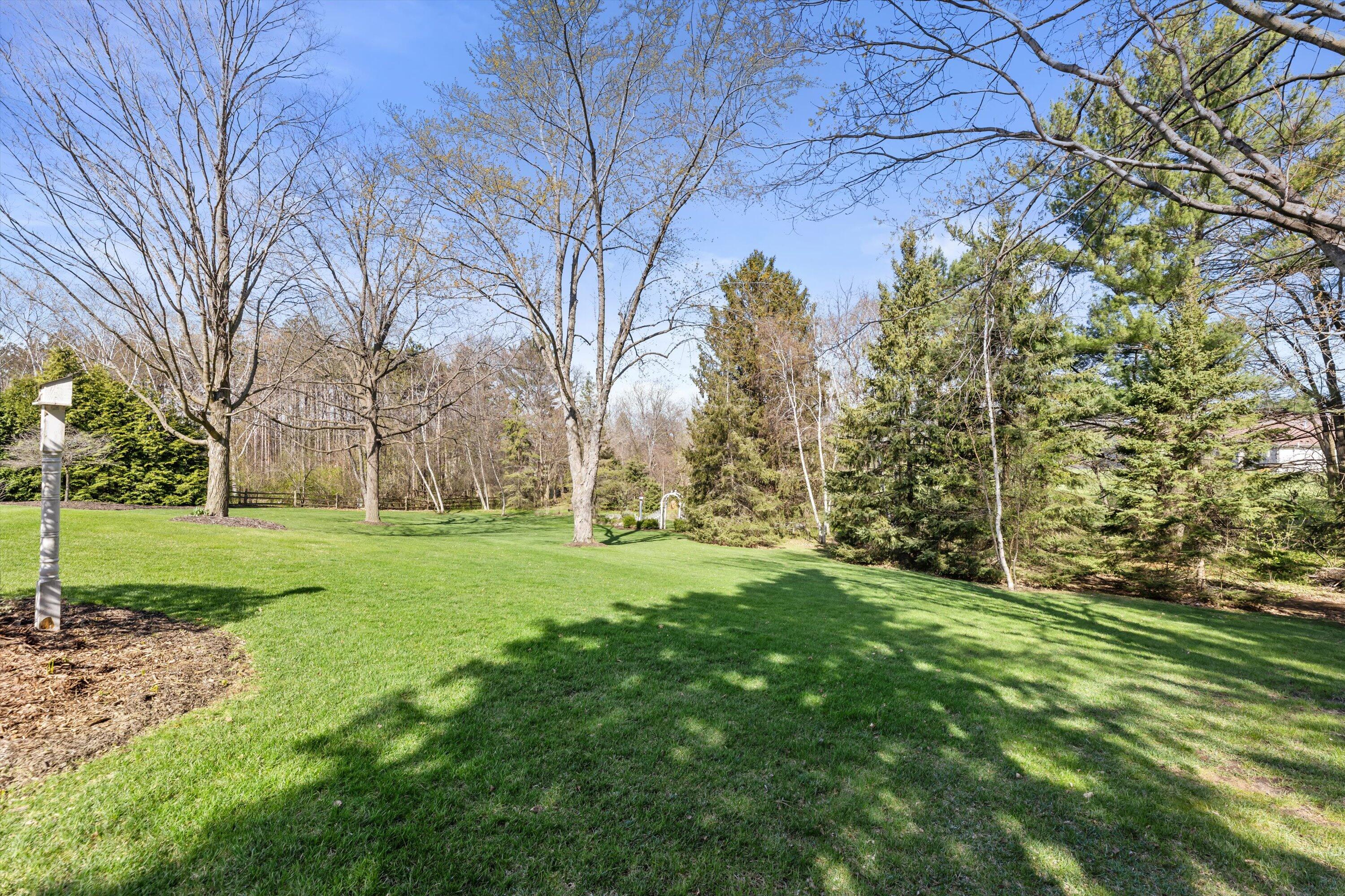 W246S6855 Maple Hill Dr