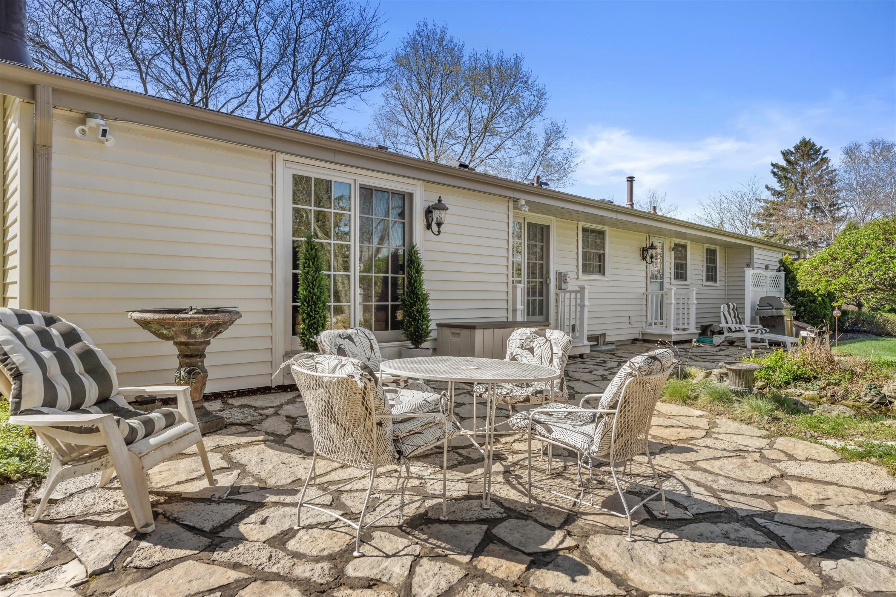 W246S6855 Maple Hill Dr